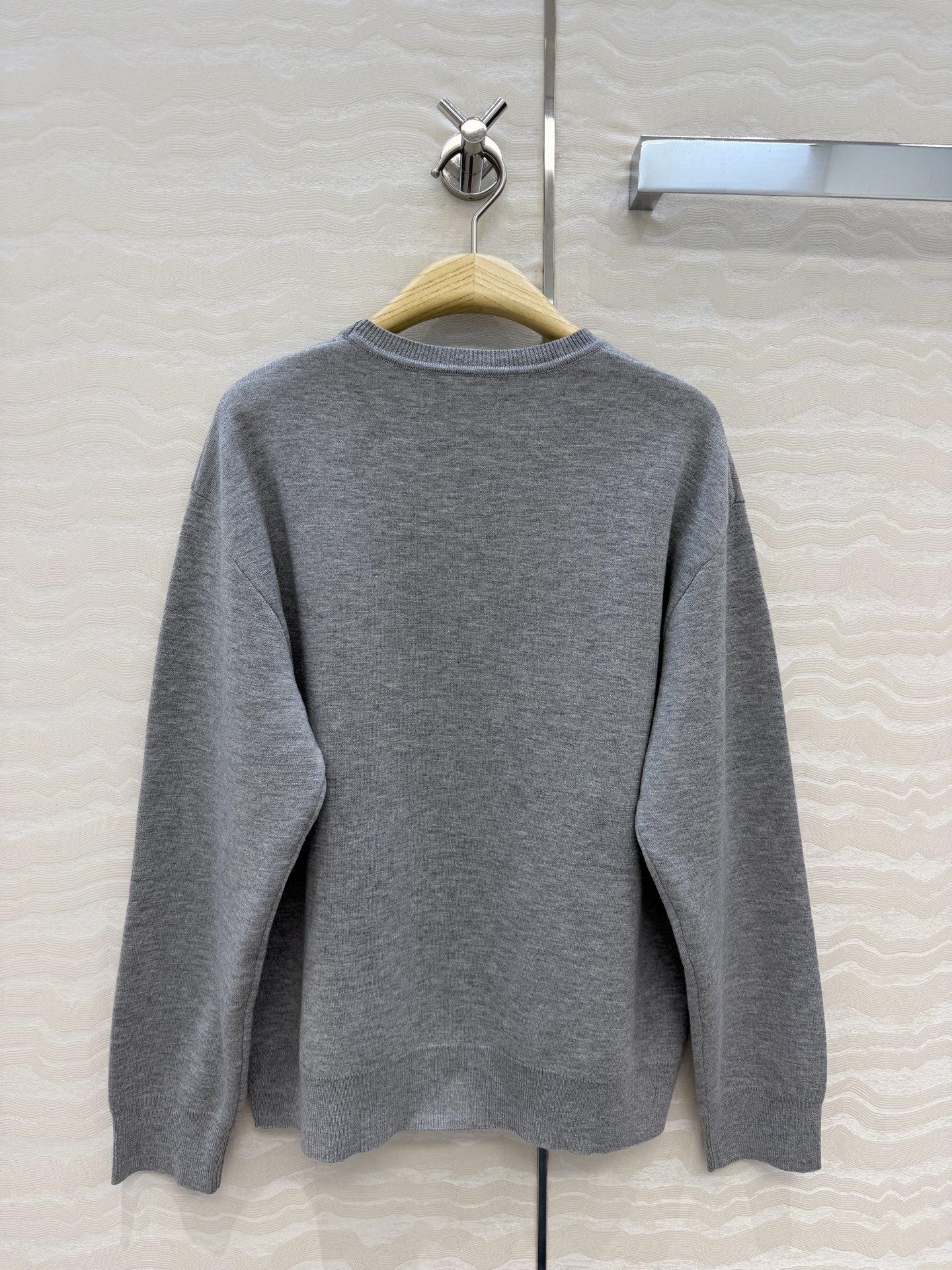高端原单品质，MissD🧶26秋冬新品❤️Médaillon系列椭圆镜刺绣毛衣。邝玲玲同款。原版定制进口羊毛珠片纱线！瑞