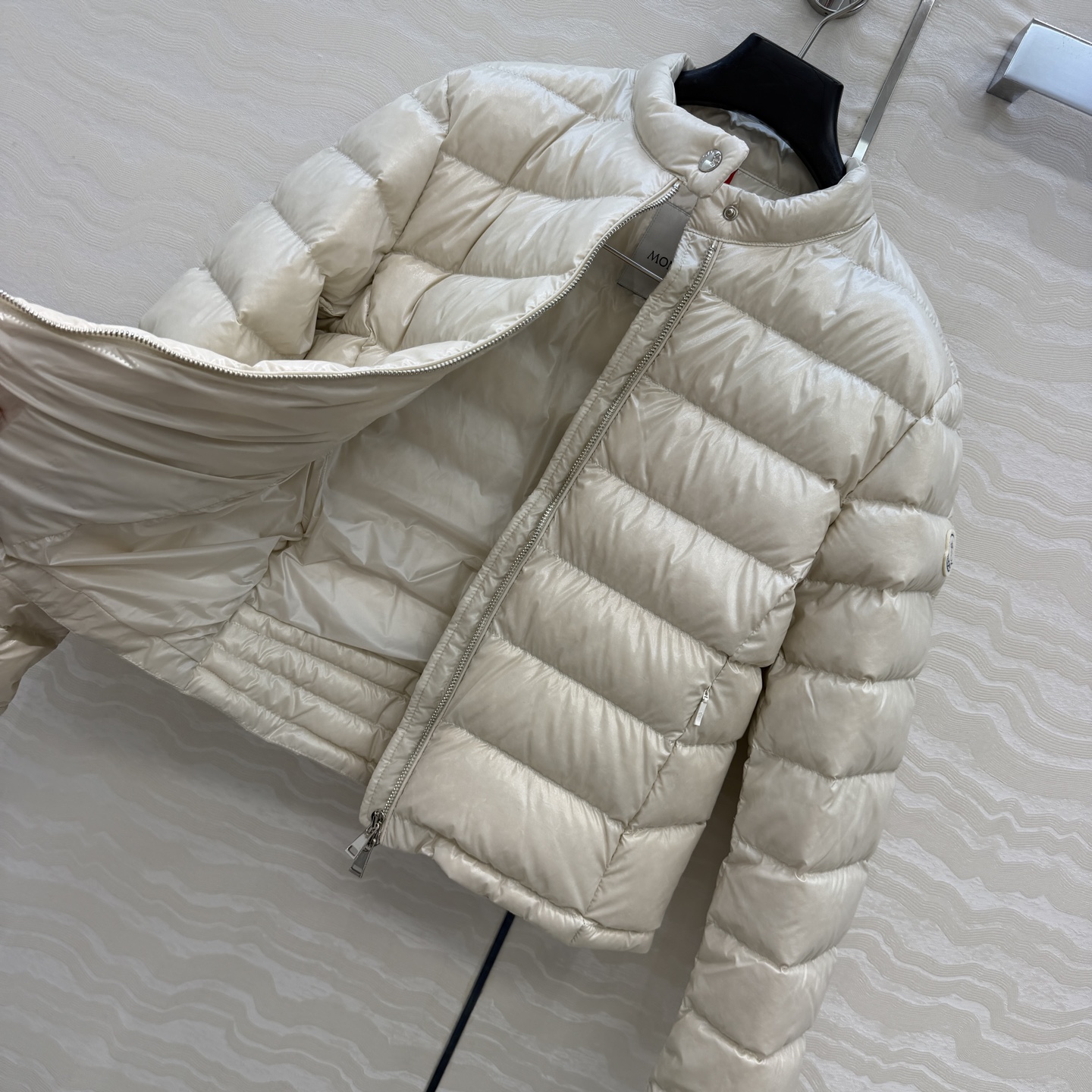 羽绒服主推款❤️原单品质Mo秋冬必入经典Papillon轻羽绒小外套！Jennie同款❤️原版定制亮面记忆丝质感柔软细腻