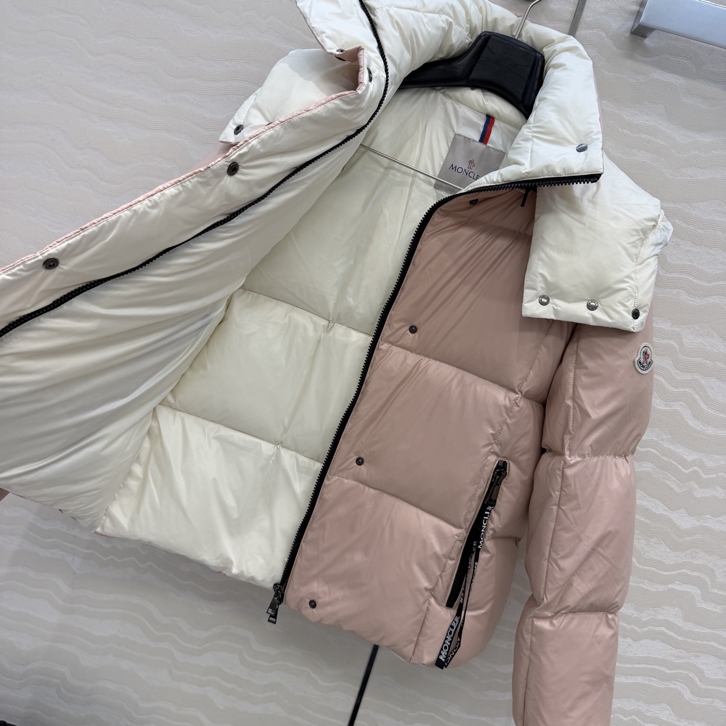 羽绒服主推款❤️原单品质,徐若娢,迪力热巴同款,经典Parana羽绒服!原版定制记忆丝质感柔软细腻超赞!方格面包服🥯时髦 羽绒服主推款❤️原单品质,徐若娢,迪力热巴同款,经典Parana羽绒服!原版定制记忆丝质感柔软细腻超赞!方格面包服🥯时髦