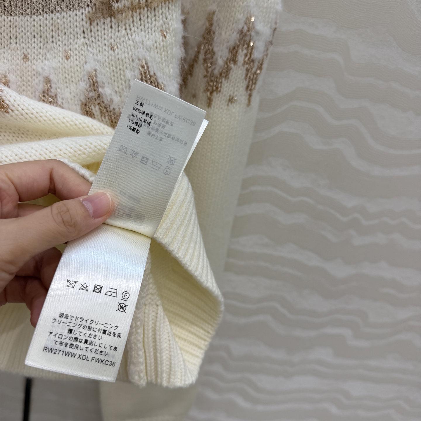 高端原单品质💕lou神仙颜值滑雪系列限定新品！超有氛氛围的费尔岛 白金配色MONOGRAM提花羊绒毛衣！气质圆领小短款设