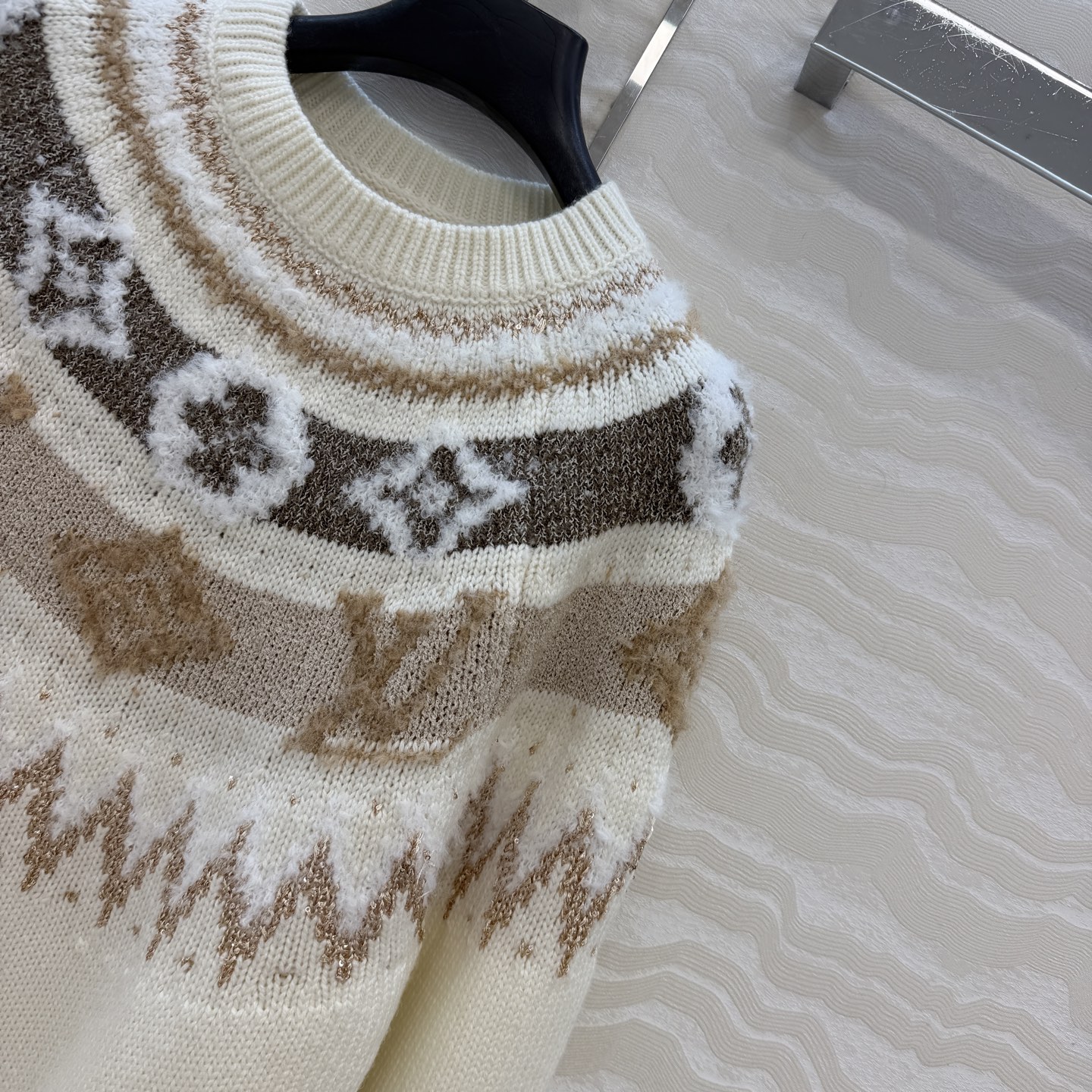 高端原单品质💕lou神仙颜值滑雪系列限定新品！超有氛氛围的费尔岛 白金配色MONOGRAM提花羊绒毛衣！气质圆领小短款设