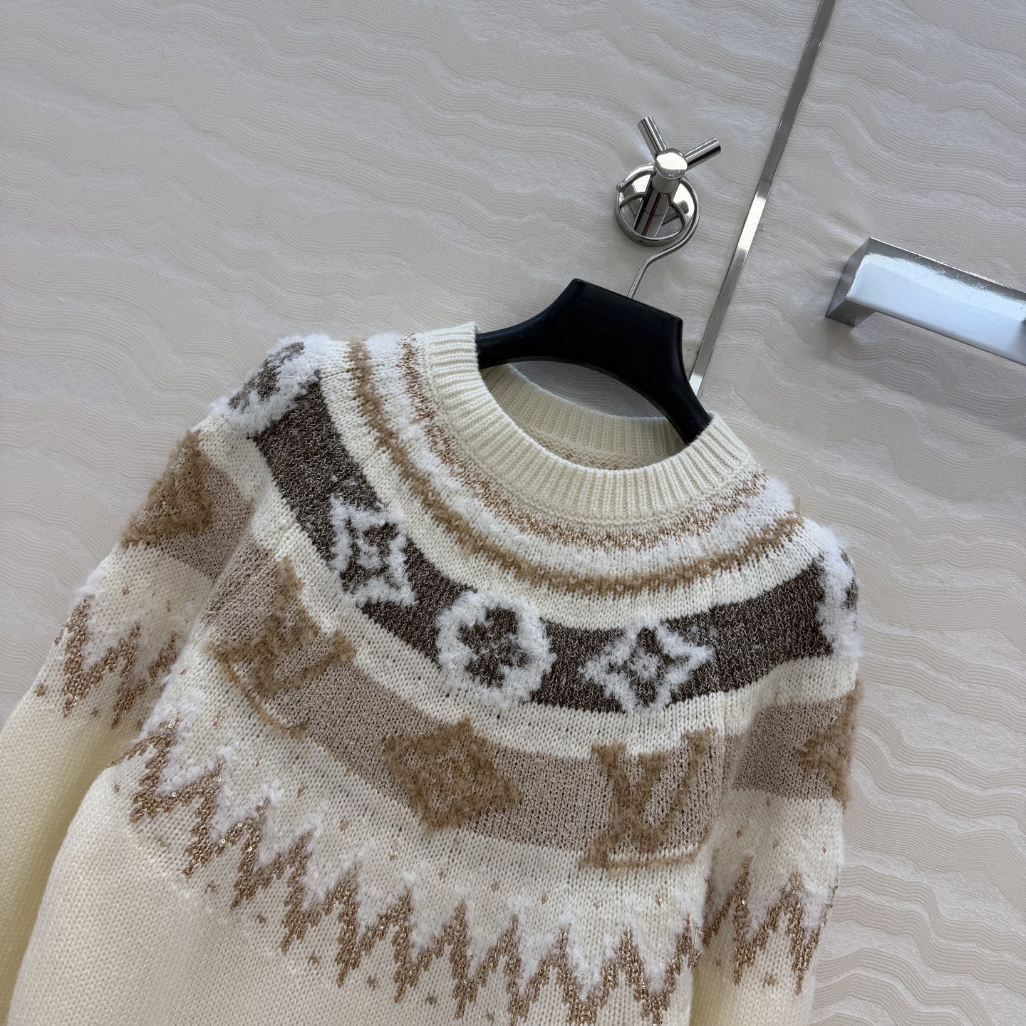 高端原单品质💕lou神仙颜值滑雪系列限定新品！超有氛氛围的费尔岛 白金配色MONOGRAM提花羊绒毛衣！气质圆领小短款设