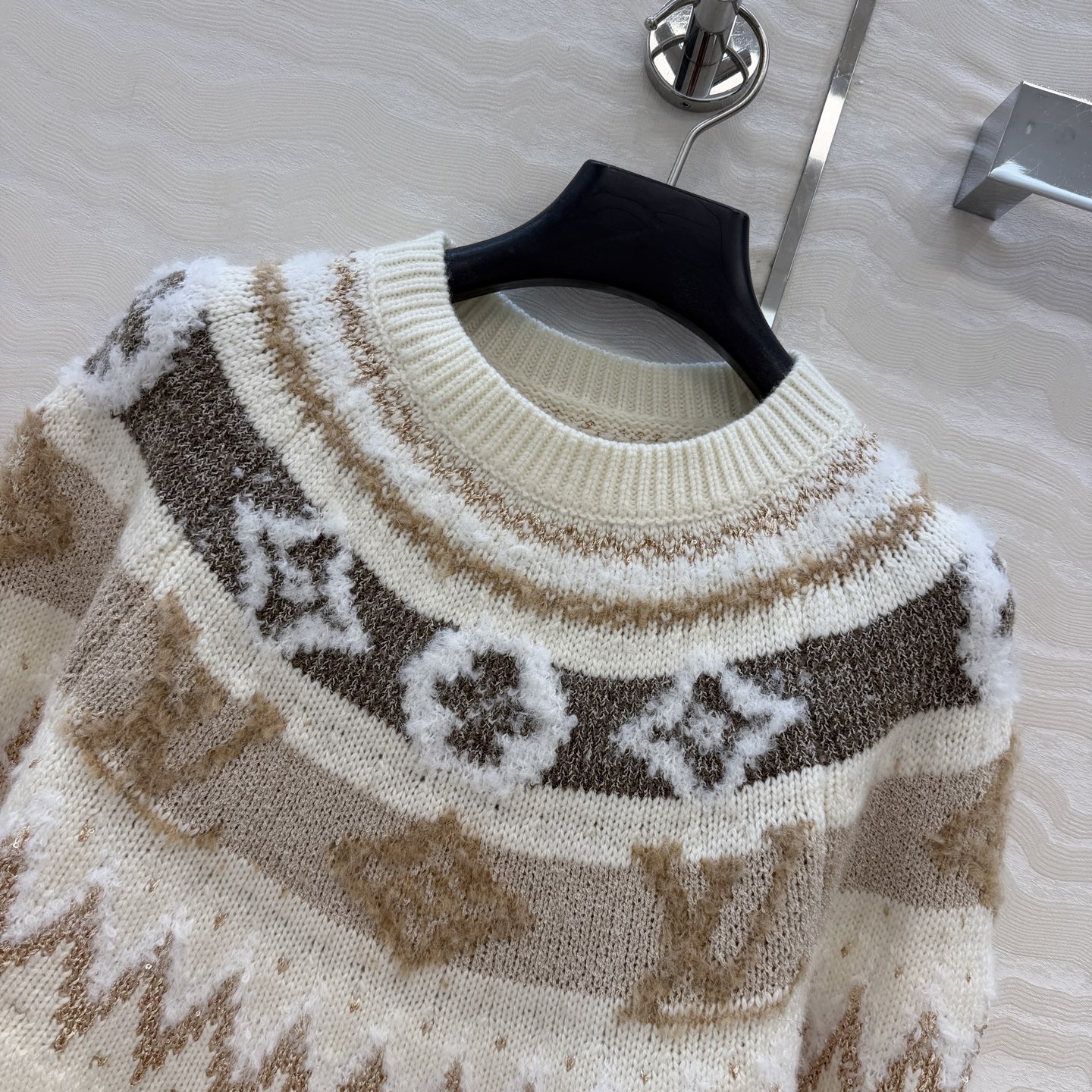高端原单品质💕lou神仙颜值滑雪系列限定新品！超有氛氛围的费尔岛 白金配色MONOGRAM提花羊绒毛衣！气质圆领小短款设