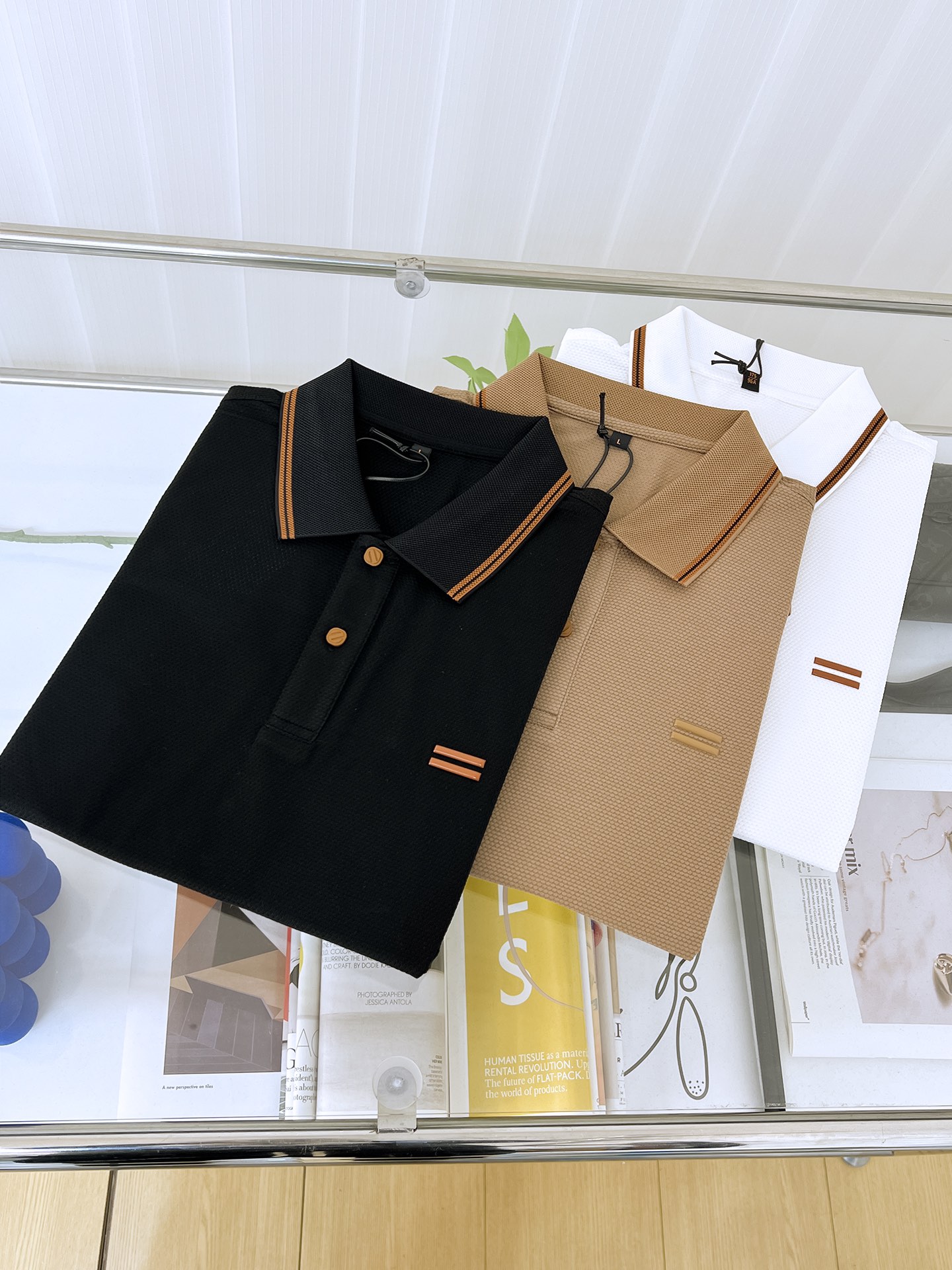 NO:137151,Jenia 25ss summer new fashion casual short-sleeved polo shirt, high-end tight-needle short-sleeved high-end European version original single lapel T-shirt!  High breathability and comfort, impeccable details, brand elements design concept, reflecting high quality. It presents casual cut and has a great upper body style!  The repurchase rate is extremely high!  Number of codes 48-58 020, zegna, T-shirt,tees, t-shirt,alexander wang19860909杰尼亚 25ss夏季新款时尚休闲短袖polo衫,高级密针短袖高端欧版原单翻领T恤衫！透气舒适度高,细节无可挑剔,品牌元素设计理念,体现高品质.呈现休闲裁剪,上身版型超赞！回购率极高！码数48-58 020,,zegna,T-shirt,tees，t-shirt,alexander wang,Men's clothing