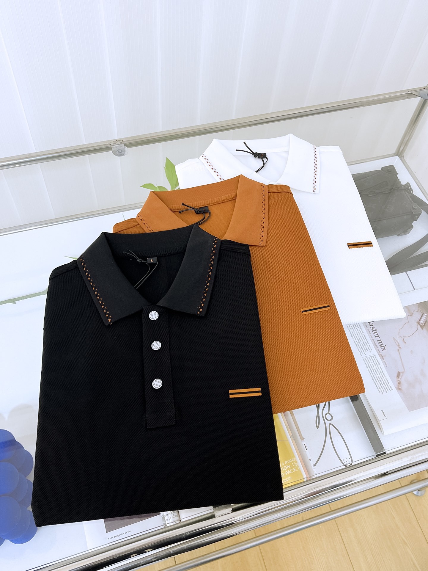 NO:137144,Jenia 25ss summer new fashion casual short-sleeved polo shirt, high-end tight-needle short-sleeved high-end European version original single lapel T-shirt!  High breathability and comfort, impeccable details, brand elements design concept, reflecting high quality. It presents casual cut and has a great upper body style!  The repurchase rate is extremely high!  Number of codes 48-58 020, zegna, T-shirt,tees, t-shirt,alexander wang19860909杰尼亚 25ss夏季新款时尚休闲短袖polo衫,高级密针短袖高端欧版原单翻领T恤衫！透气舒适度高,细节无可挑剔,品牌元素设计理念,体现高品质.呈现休闲裁剪,上身版型超赞！回购率极高！码数48-58 020,,zegna,T-shirt,tees，t-shirt,alexander wang,Men's clothing