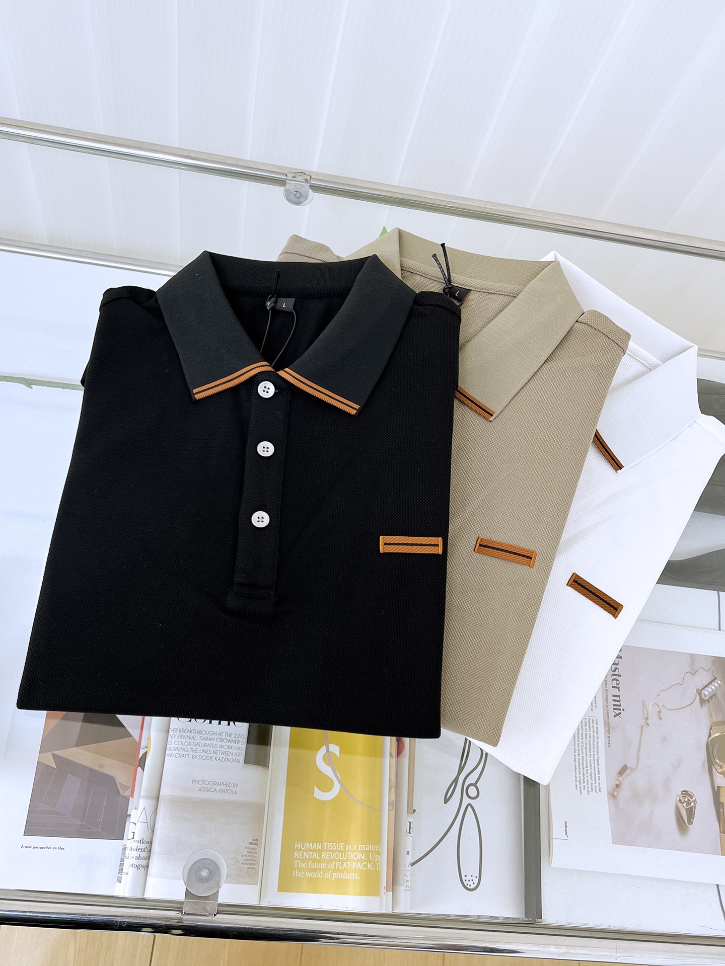 NO:137138,Jenia 25ss summer new fashion casual short-sleeved polo shirt, high-end tight-needle short-sleeved high-end European version original single lapel T-shirt!  High breathability and comfort, impeccable details, brand elements design concept, reflecting high quality. It presents casual cut and has a great upper body style!  The repurchase rate is extremely high!  Number of codes 48-58 020, zegna, T-shirt,tees, t-shirt,alexander wang19860909杰尼亚 25ss夏季新款时尚休闲短袖polo衫,高级密针短袖高端欧版原单翻领T恤衫！透气舒适度高,细节无可挑剔,品牌元素设计理念,体现高品质.呈现休闲裁剪,上身版型超赞！回购率极高！码数48-58 020,,zegna,T-shirt,tees，t-shirt,alexander wang,Men's clothing