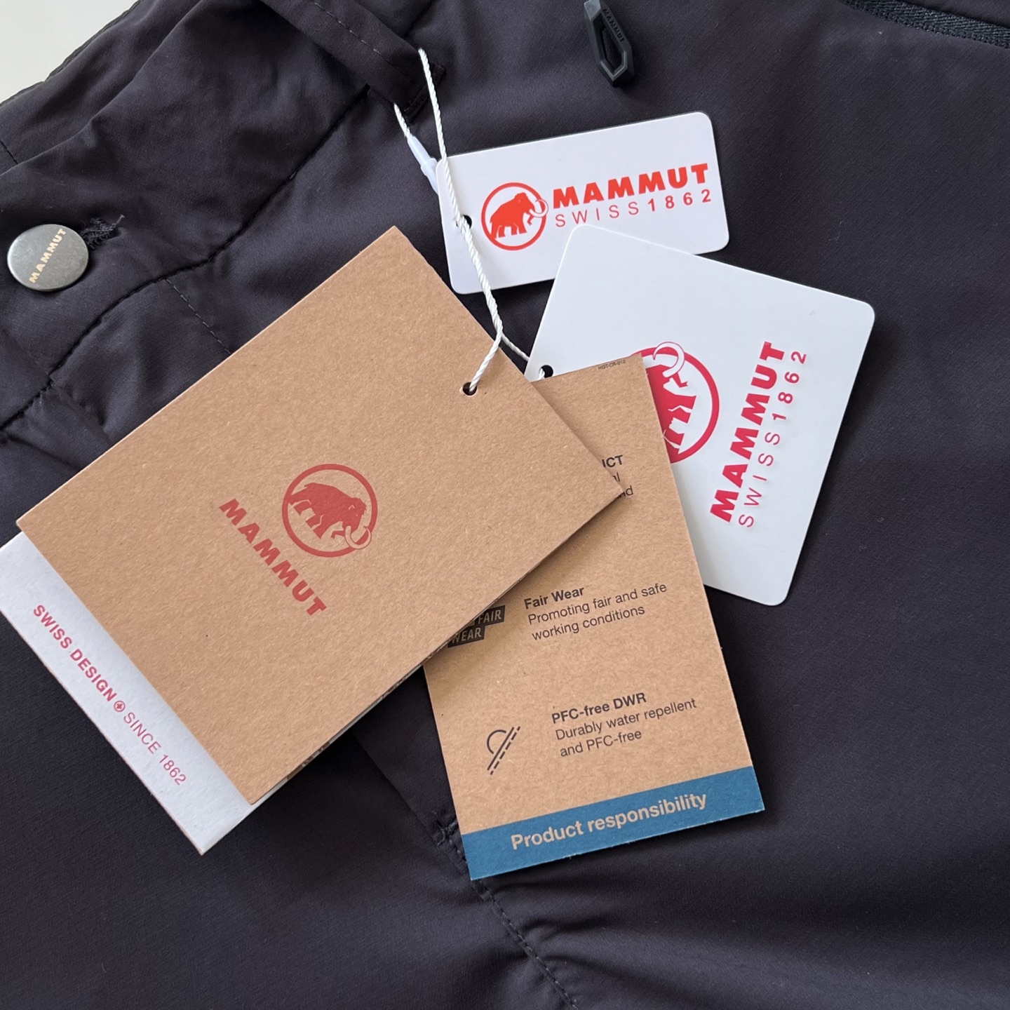 150💴猛犸象MAMMUT 新款Hiking轻量化速干男裤长裤

 薄款轻量化 DWR防泼水透气 

城市通勤/远足/攀登都可以使用 性能很强 面料有弹力 上身很舒适 低价跑量 非诚勿扰

尺码：48.50.52.54