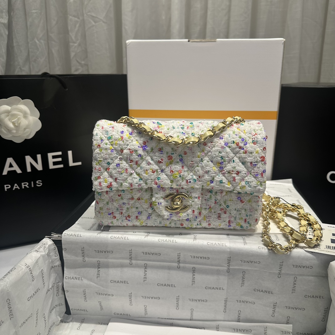 Bolso de hombro Chanel de tweed multicolor con cadena dorada y logo CC