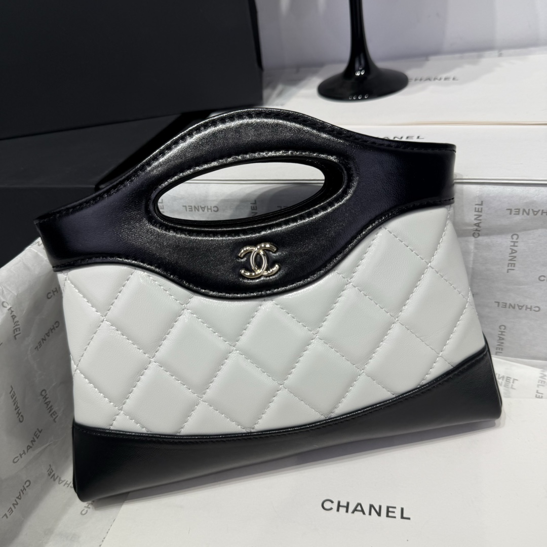 Chanel 31 Bag Nano: Stylish Black & White Design, Model AS3656, 17.5-20.5-4 cm 2 i1742967529 1773 5