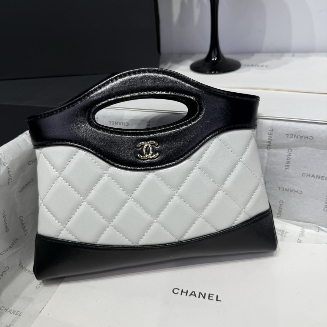 Chanel 31 Bag Nano: Stylish Black & White Design, Model AS3656, 17.5-20.5-4 cm 1 i1742967529 5829 4