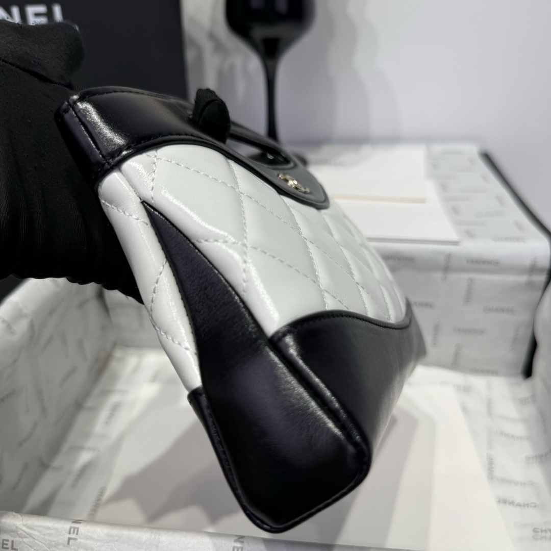 Chanel 31 Bag Nano: Stylish Black & White Design, Model AS3656, 17.5-20.5-4 cm 4 i1742967529 6629 7