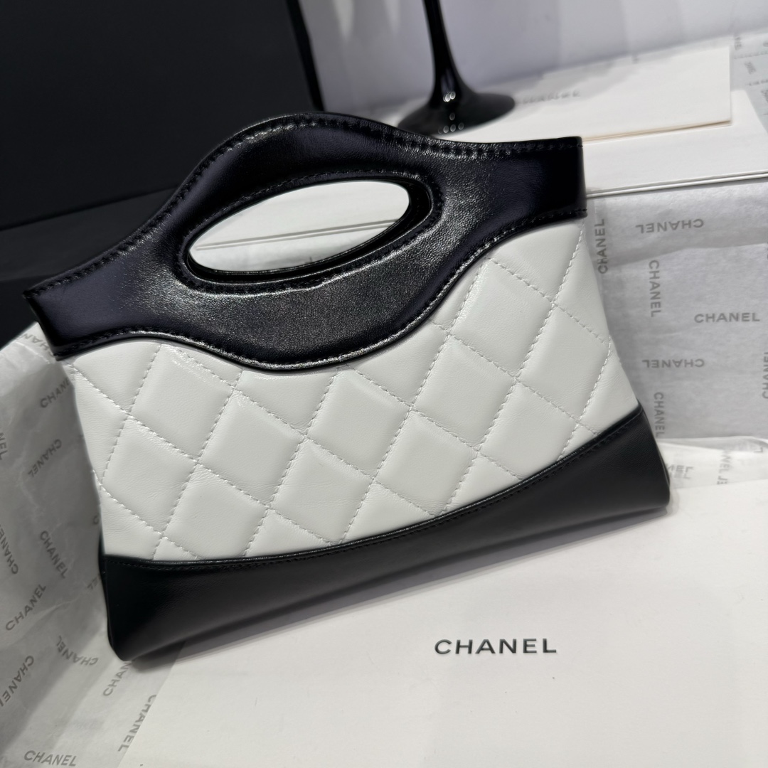 Chanel 31 Bag Nano: Stylish Black & White Design, Model AS3656, 17.5-20.5-4 cm 5 i1742967529 8858 6