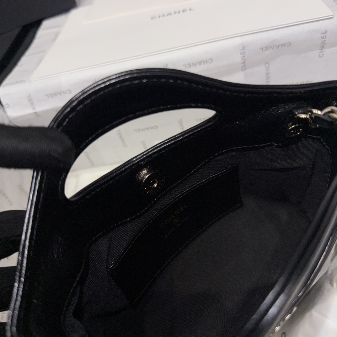 Chanel 31 Bag Nano: Stylish Black & White Design, Model AS3656, 17.5-20.5-4 cm 7 i1742967535 7923 0