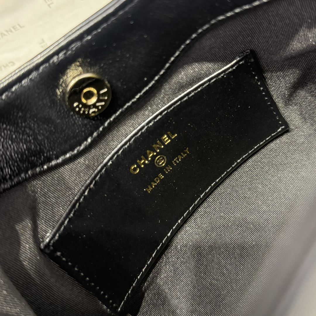 Chanel 31 Bag Nano: Stylish Black & White Design, Model AS3656, 17.5-20.5-4 cm 8 i1742967535 9247 0