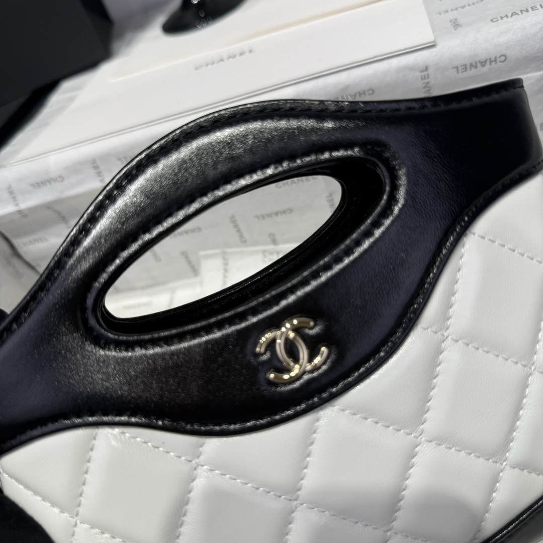 Chanel 31 Bag Nano: Stylish Black & White Design, Model AS3656, 17.5-20.5-4 cm 3 i1742967535 9969 0
