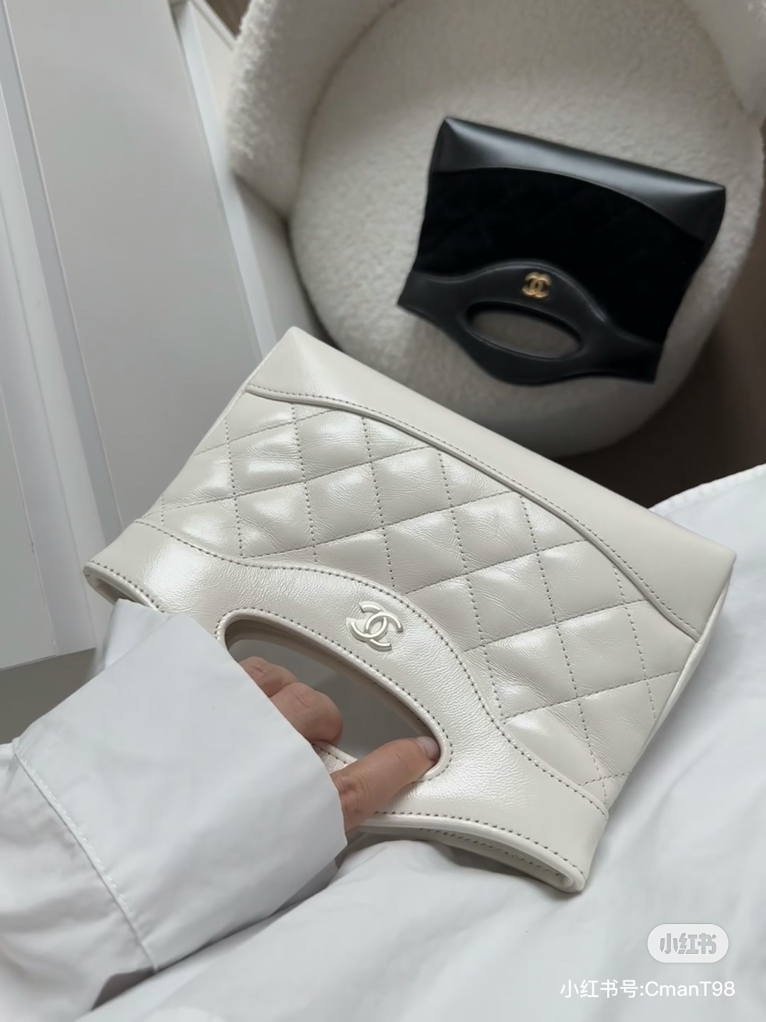 Chanel 25s 31 Bag Nano: Classic & Practical, Perfect for Any Outfit 3 i1742967659 2672 2