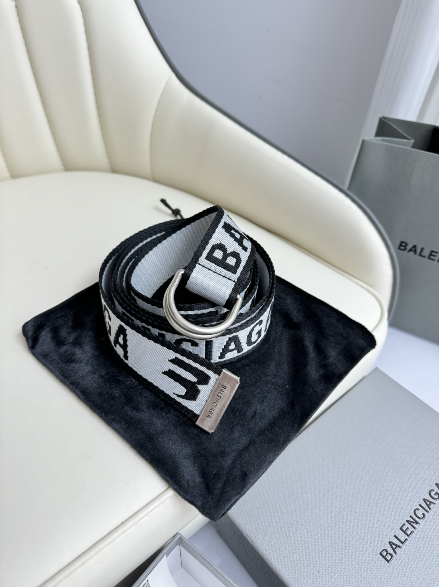 “Paris Family’s Perfect ZP Band Purchase: Super Good Development” - 图片 1
