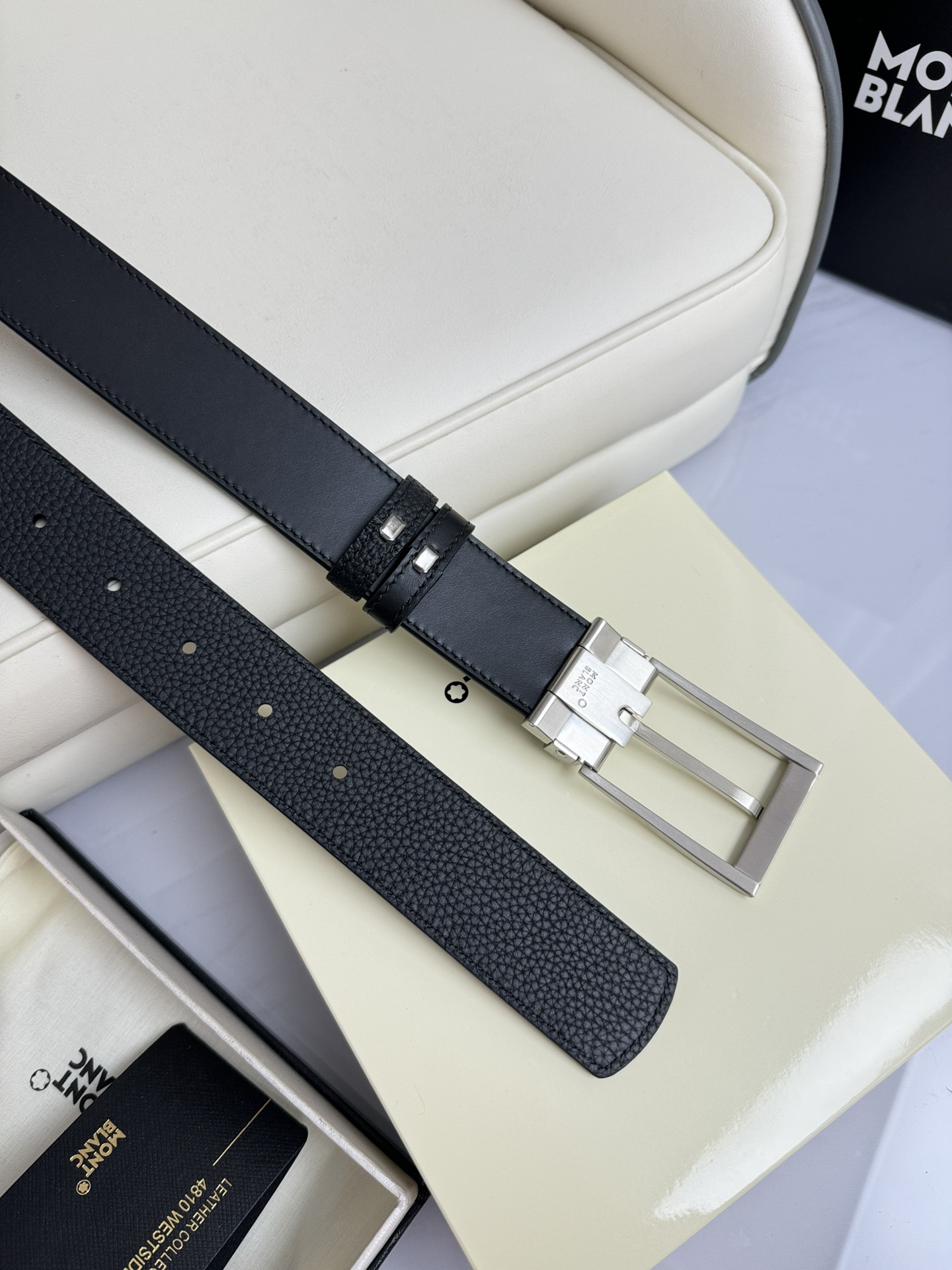  Montblanc万宝龙 宽3.5cm 采用头层牛皮 精品针式扣头 自由裁剪商务休闲