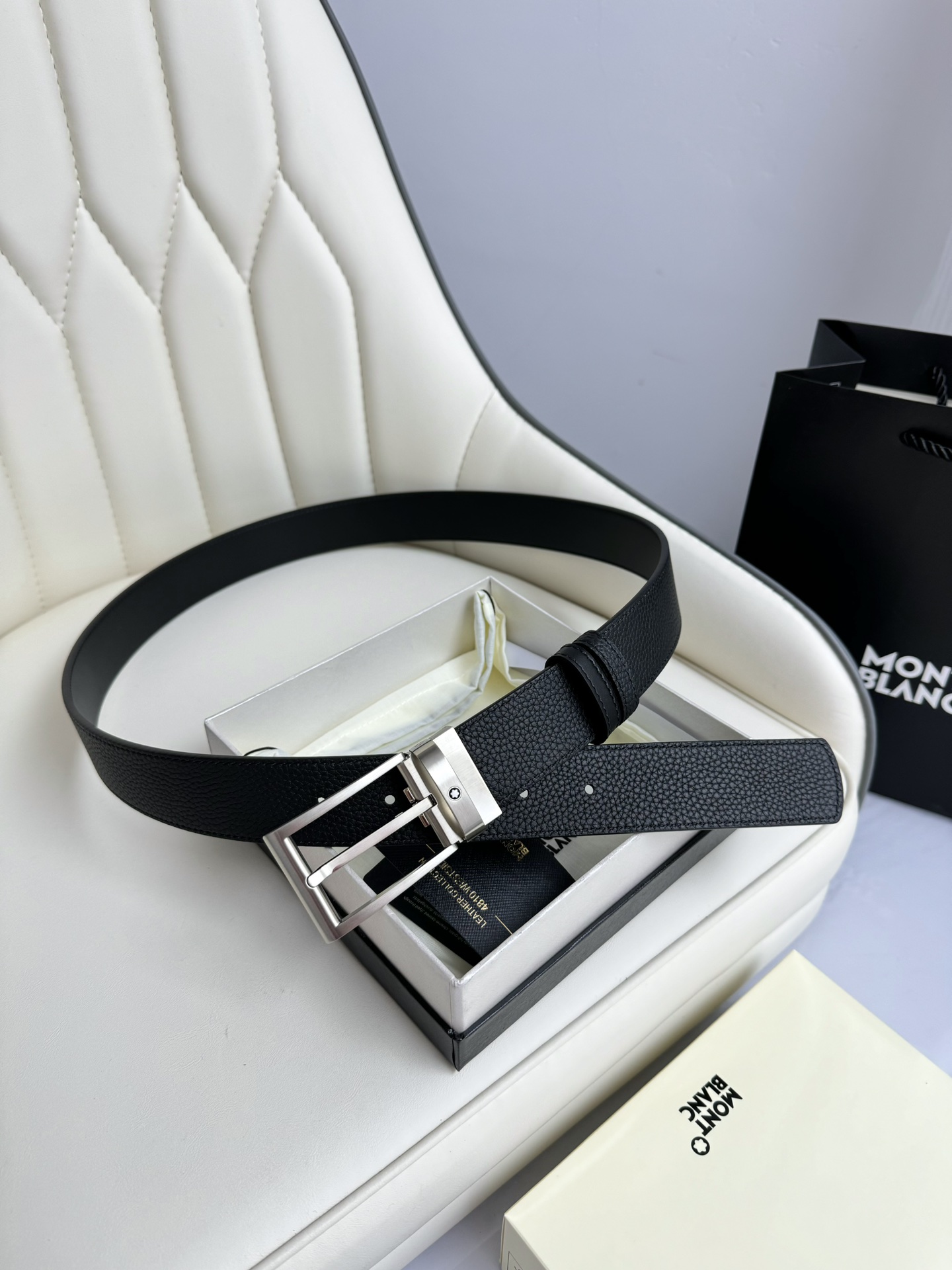  Montblanc万宝龙 宽3.5cm 采用头层牛皮 精品针式扣头 自由裁剪商务休闲