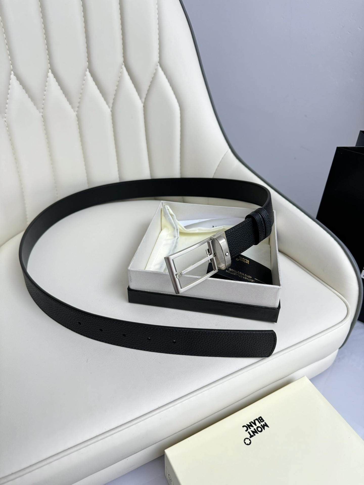  Montblanc万宝龙 宽3.5cm 采用头层牛皮 精品针式扣头 自由裁剪商务休闲