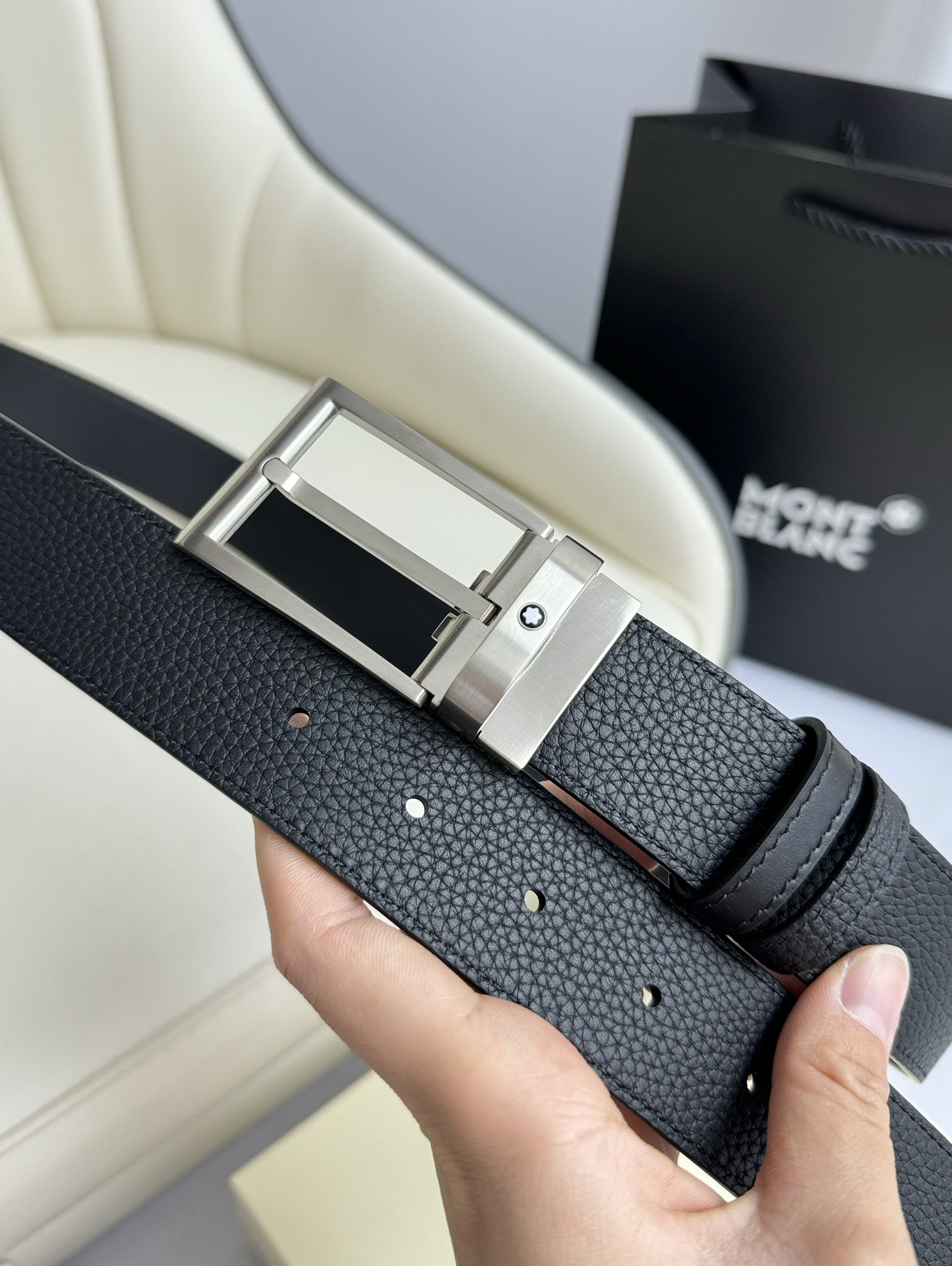  Montblanc万宝龙 宽3.5cm 采用头层牛皮 精品针式扣头 自由裁剪商务休闲