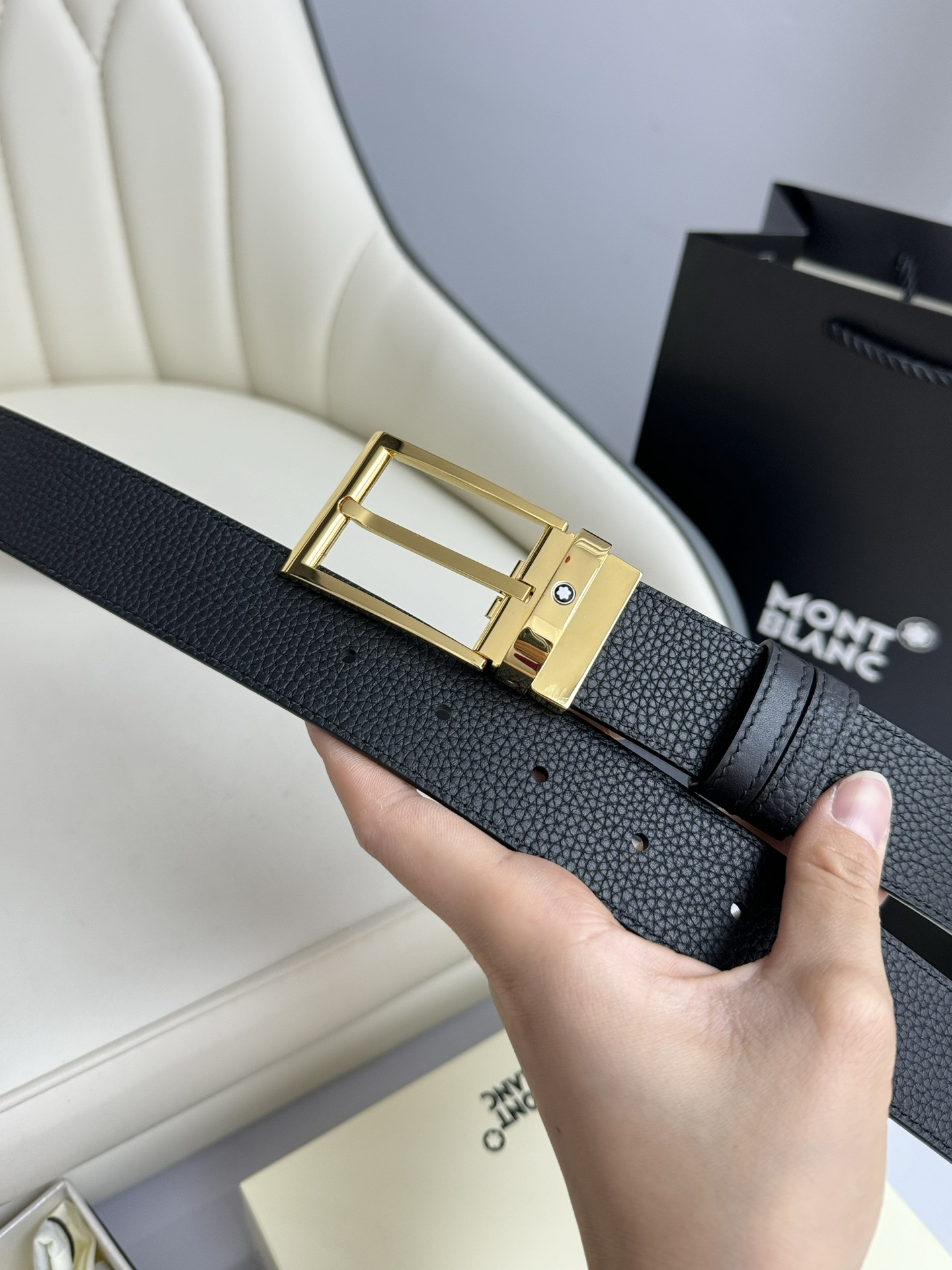  Montblanc万宝龙 宽3.5cm 采用头层牛皮 精品针式扣头 自由裁剪商务休闲
