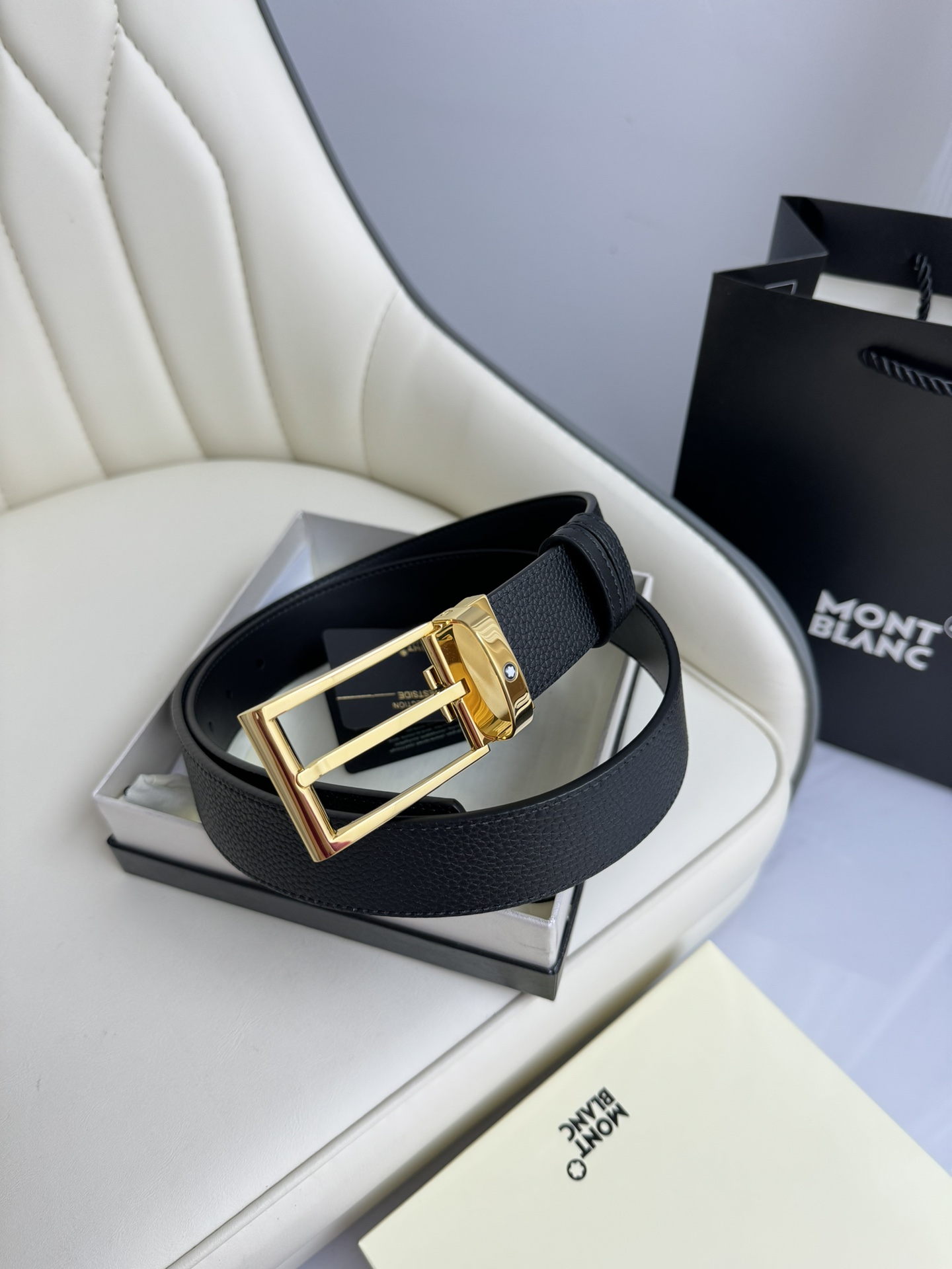  Montblanc万宝龙 宽3.5cm 采用头层牛皮 精品针式扣头 自由裁剪商务休闲