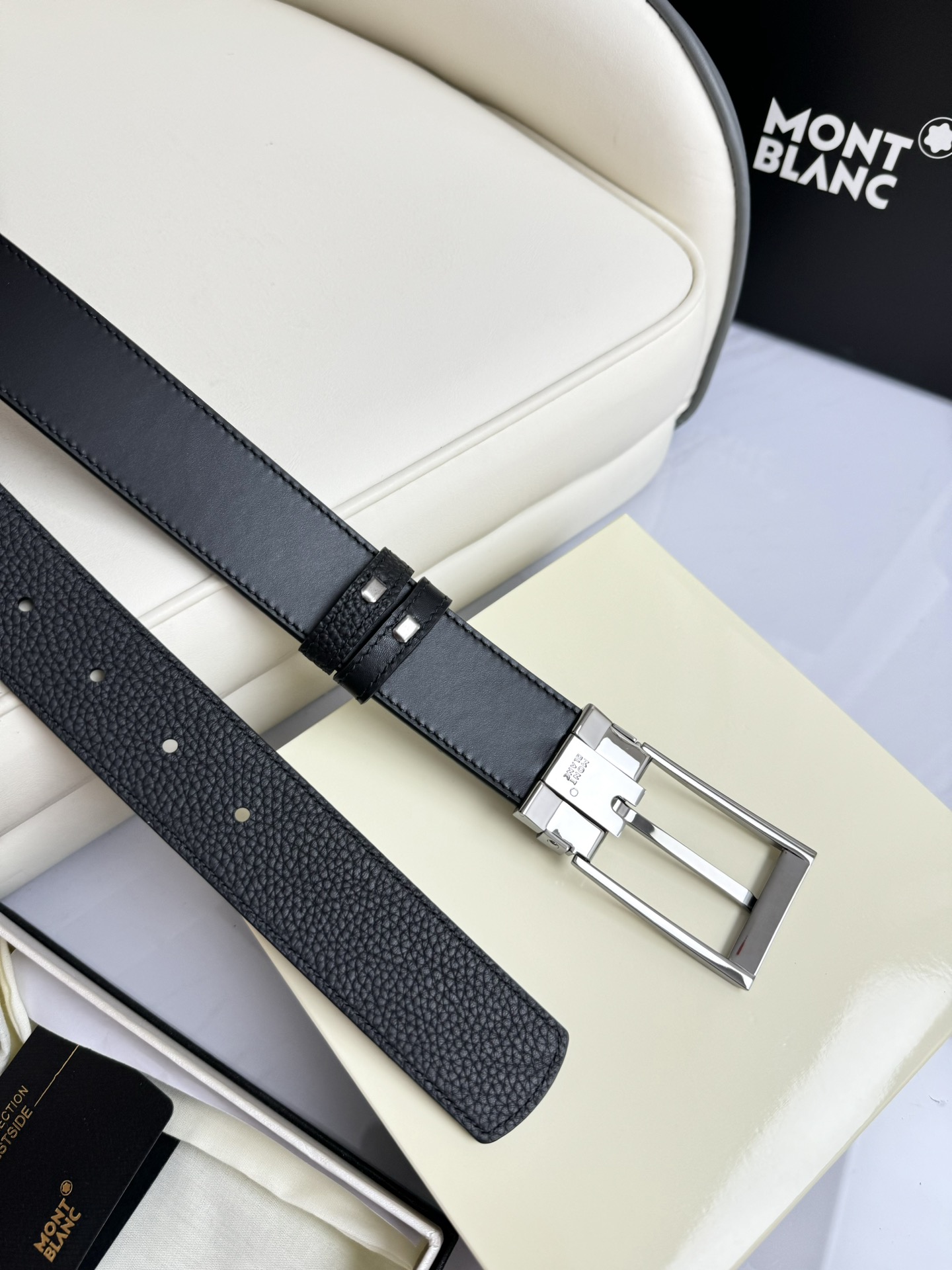  Montblanc万宝龙 宽3.5cm 采用头层牛皮 精品针式扣头 自由裁剪商务休闲