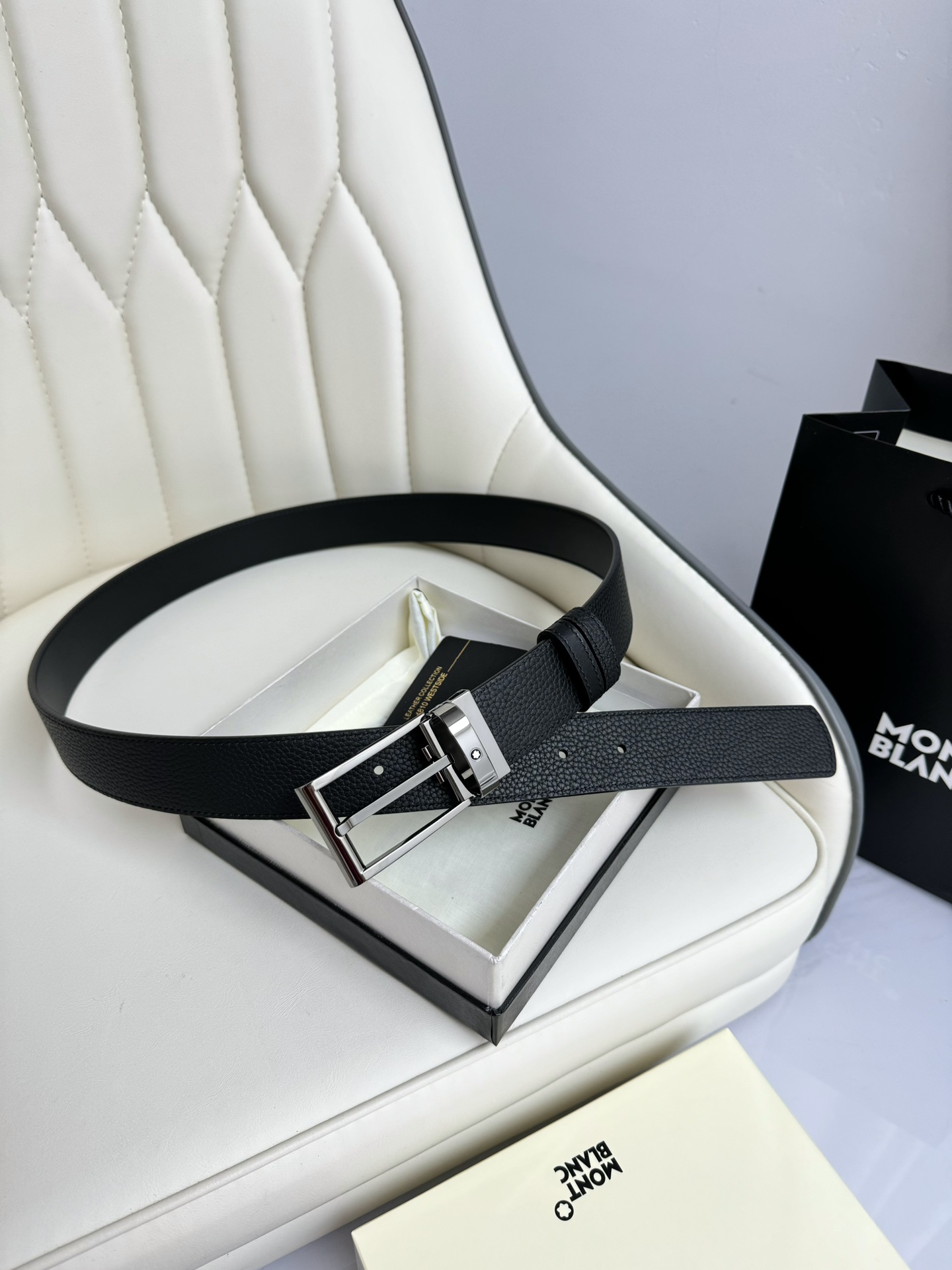  Montblanc万宝龙 宽3.5cm 采用头层牛皮 精品针式扣头 自由裁剪商务休闲