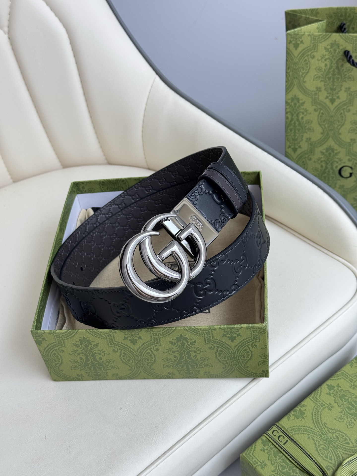 
Gucci，原厂精密电渡扣头，意大利原厂皮，宽3.8cm，代购级。