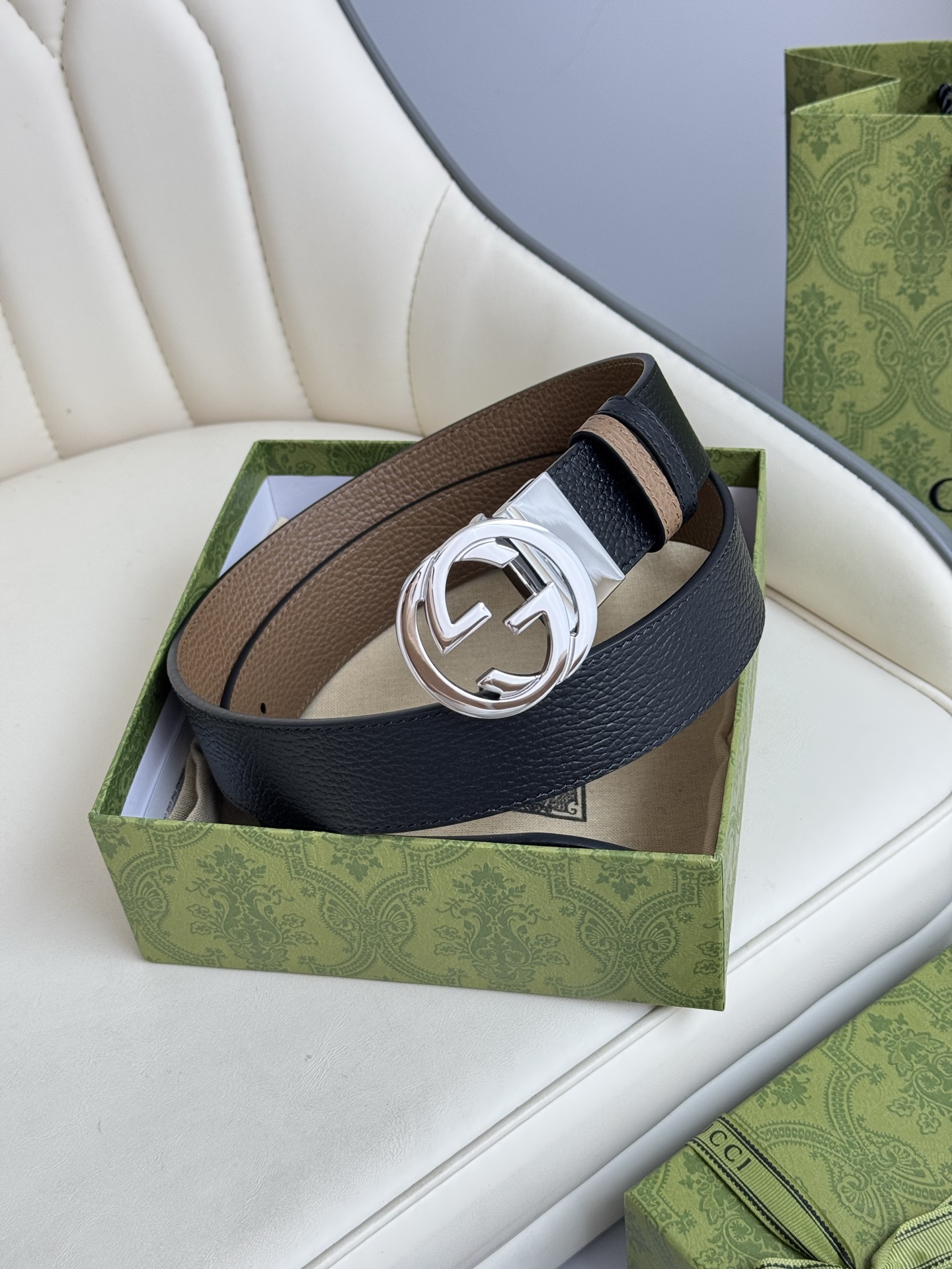 
Gucci，原厂精密电渡扣头，意大利原厂皮，宽3.8cm，代购级。
