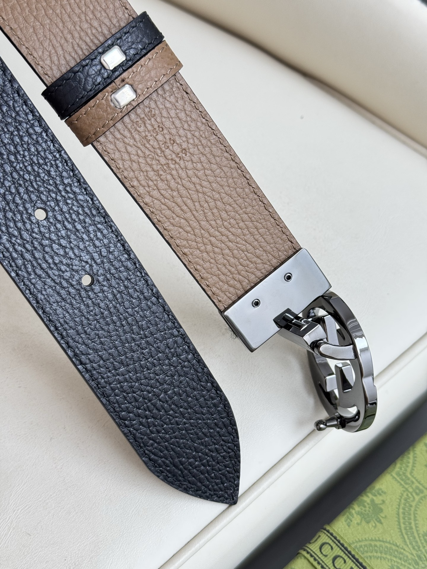 
Gucci，原厂精密电渡扣头，意大利原厂皮，宽3.8cm，代购级。