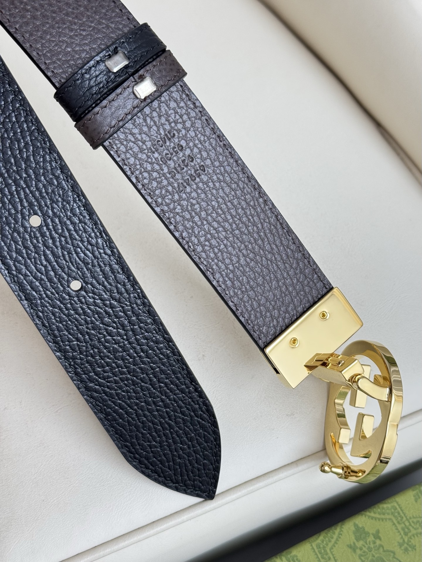 
Gucci，原厂精密电渡扣头，意大利原厂皮，宽3.8cm，代购级。