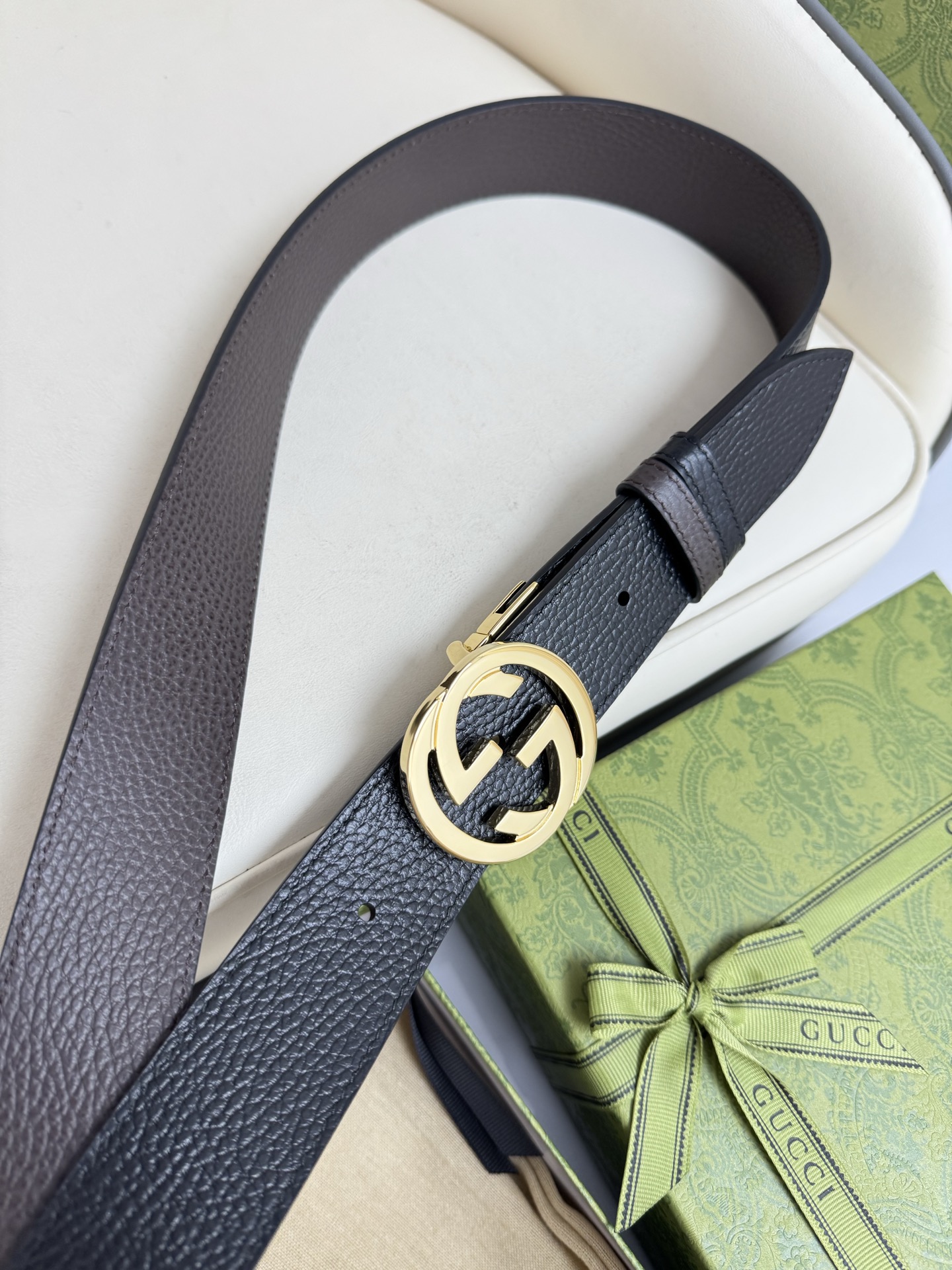 
Gucci，原厂精密电渡扣头，意大利原厂皮，宽3.8cm，代购级。