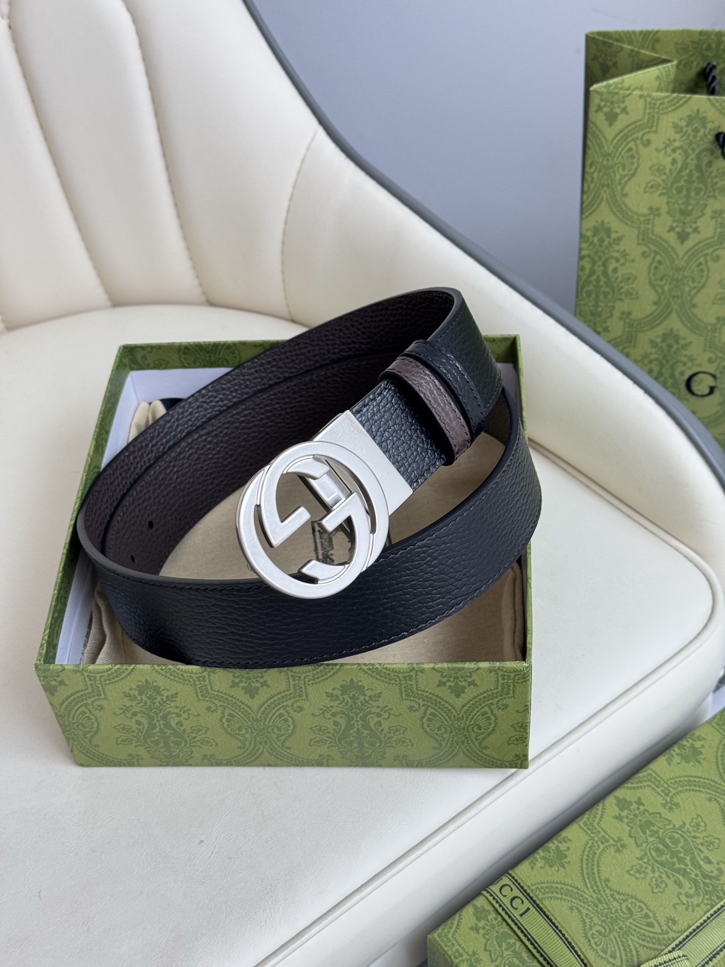 
Gucci，原厂精密电渡扣头，意大利原厂皮，宽3.8cm，代购级。