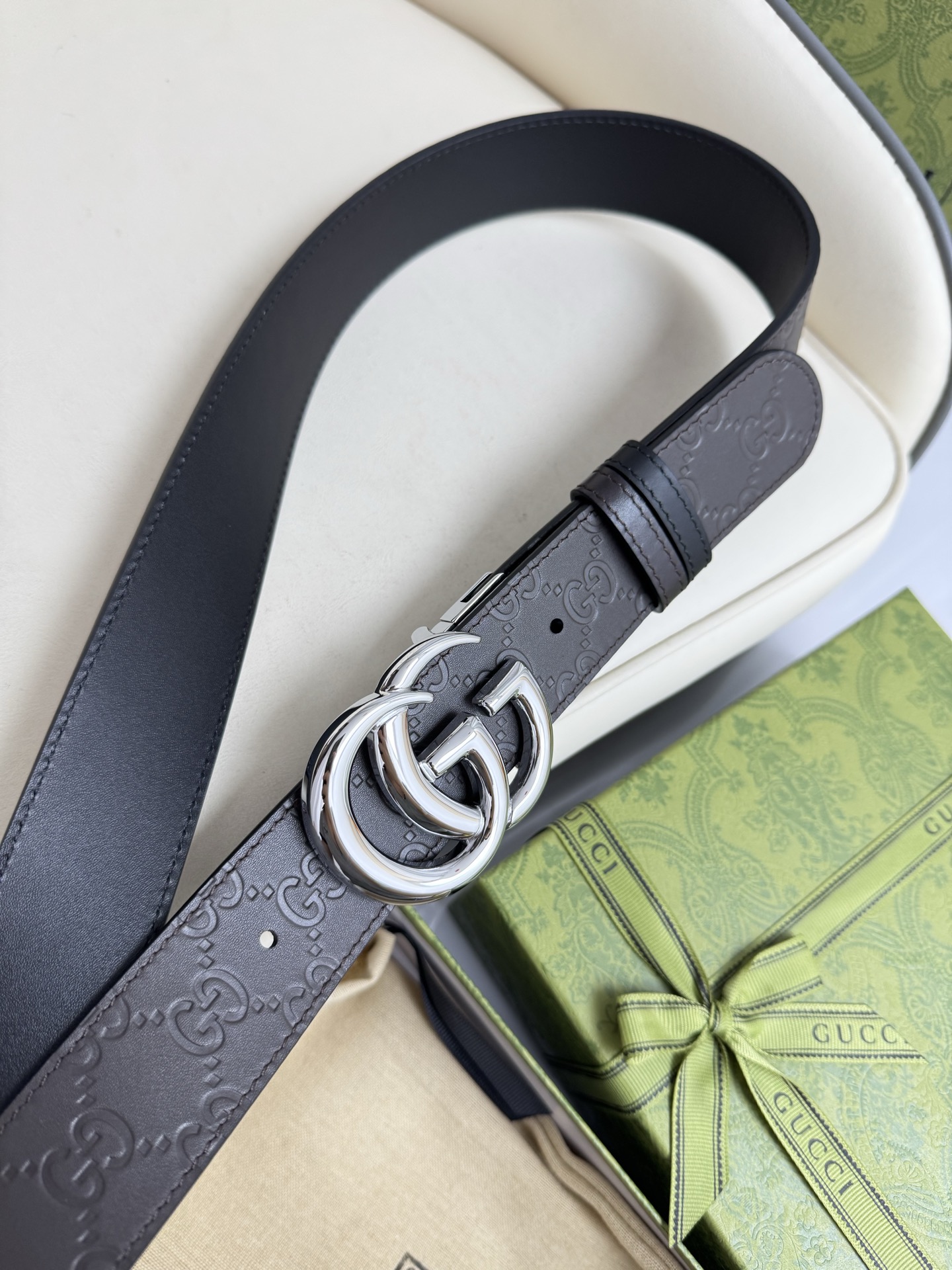 
Gucci，原厂精密电渡扣头，意大利原厂皮，宽3.8cm，代购级。