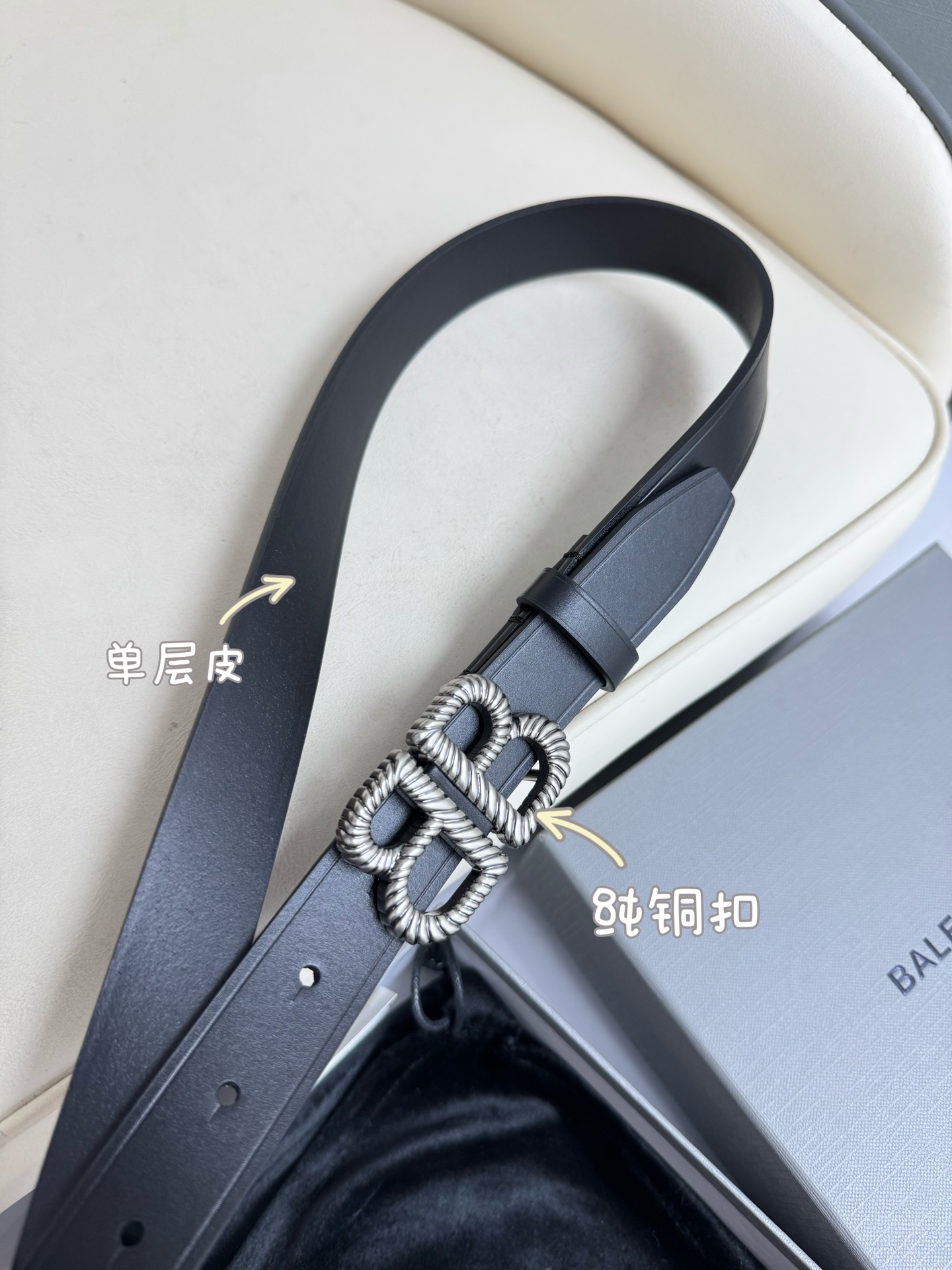   巴黎世家（Balenciaga）宽度2.5cm 是法国的奢侈品牌，作为时尚界最具影响力品牌之一的地位