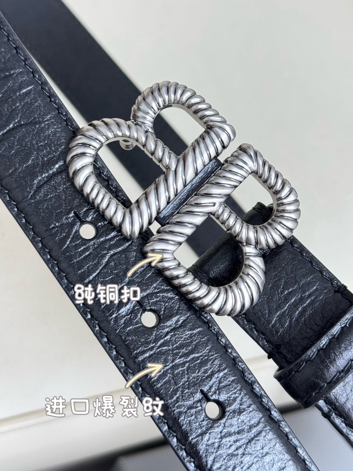   巴黎世家（Balenciaga）宽度2.5cm 是法国的奢侈品牌，作为时尚界最具影响力品牌之一的地位