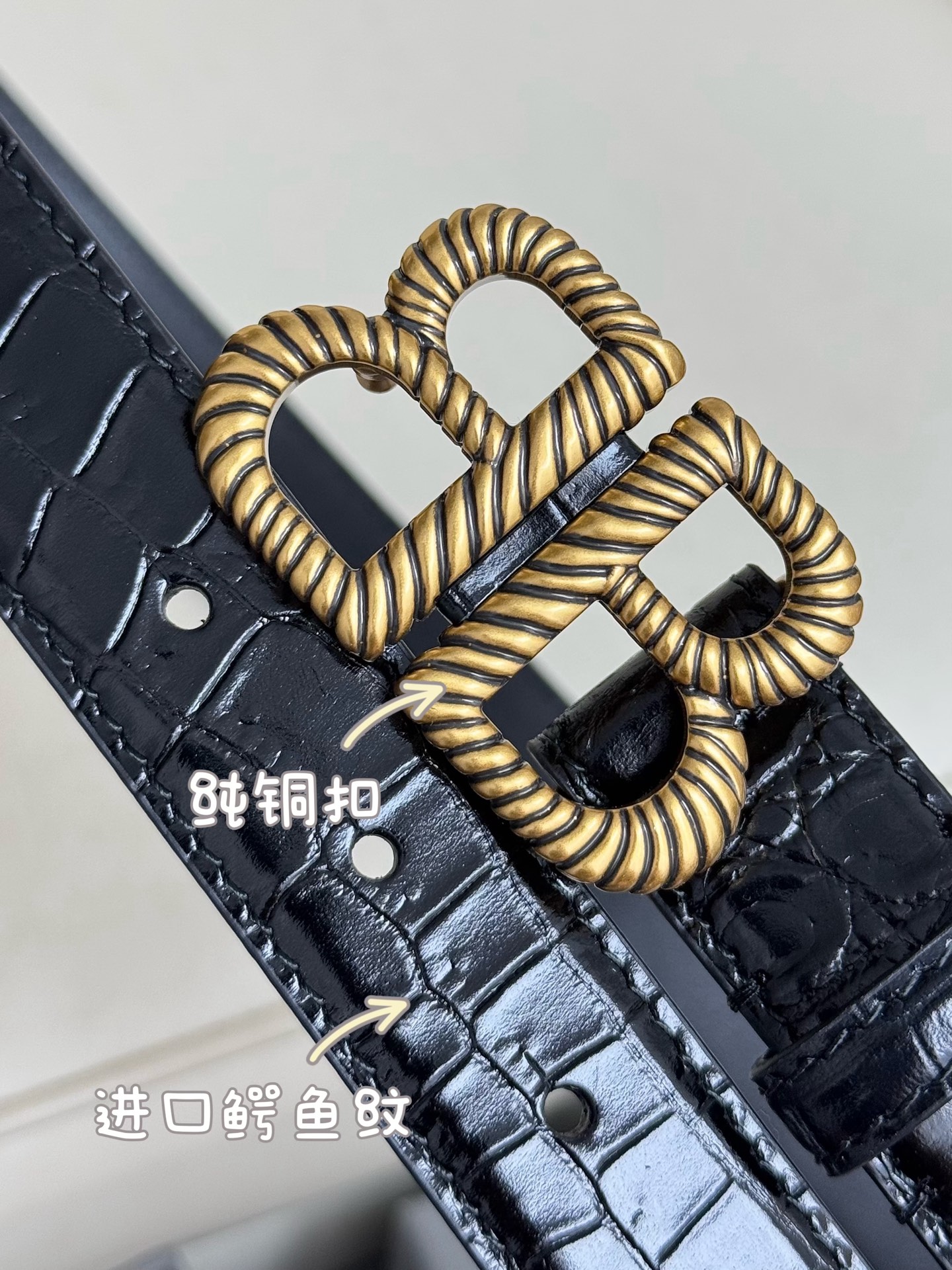   巴黎世家（Balenciaga）宽度2.5cm 是法国的奢侈品牌，作为时尚界最具影响力品牌之一的地位