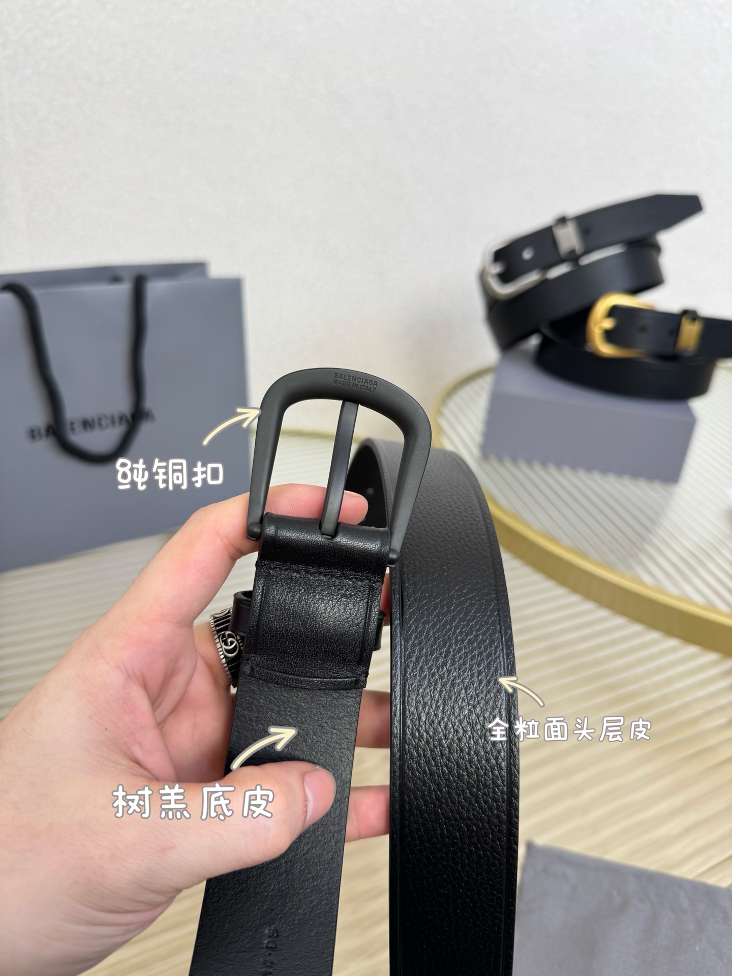巴黎世家（Balenciaga）宽度3.5cm 是法国的奢侈品牌，作为时尚界最具影响力品牌之一的地位。设