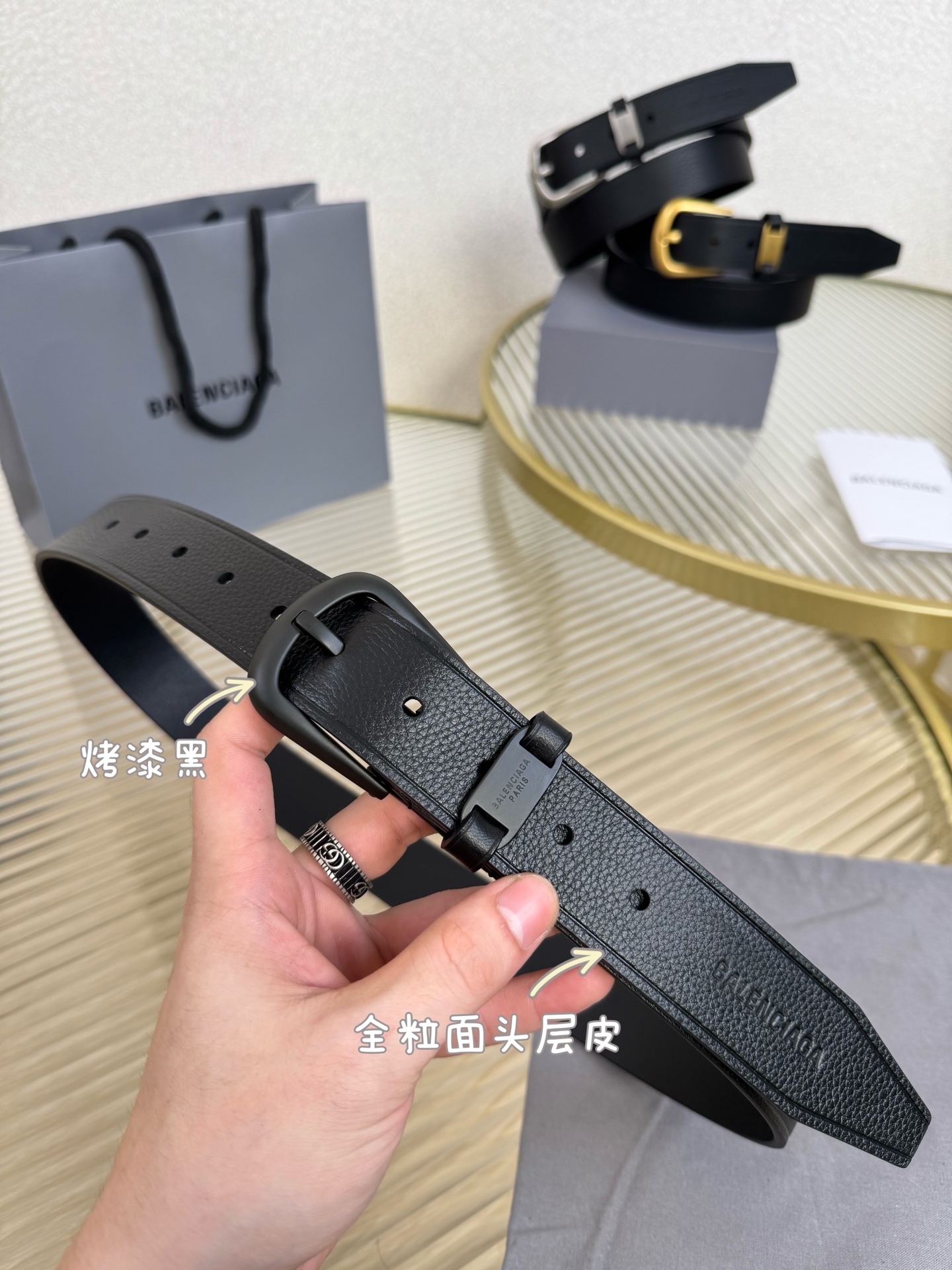 巴黎世家（Balenciaga）宽度3.5cm 是法国的奢侈品牌，作为时尚界最具影响力品牌之一的地位。设