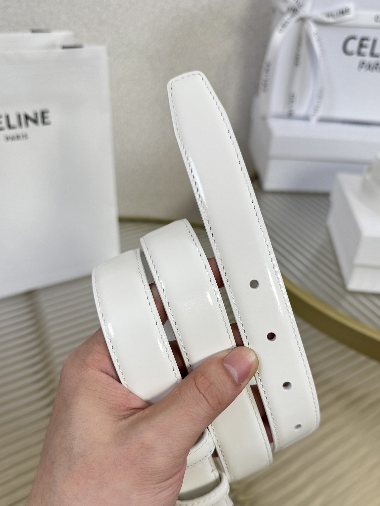 赛琳女装原单新款宽度:2.5cm精品凯旋门铜扣，正品复刻进口精选优质头层小牛皮，全粒面小牛皮，正版烫金l