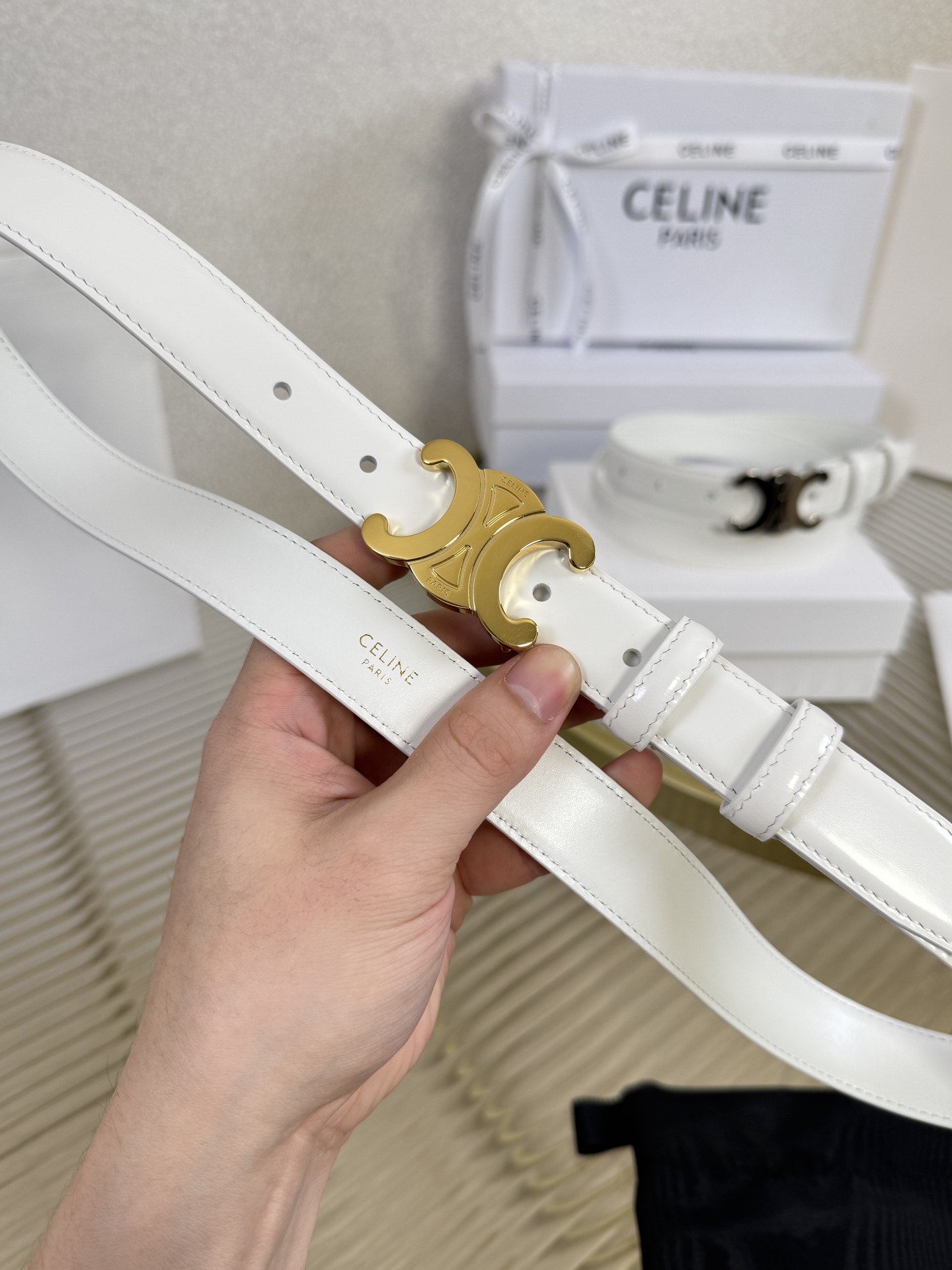 赛琳女装原单新款宽度:2.5cm精品凯旋门铜扣，正品复刻进口精选优质头层小牛皮，全粒面小牛皮，正版烫金l