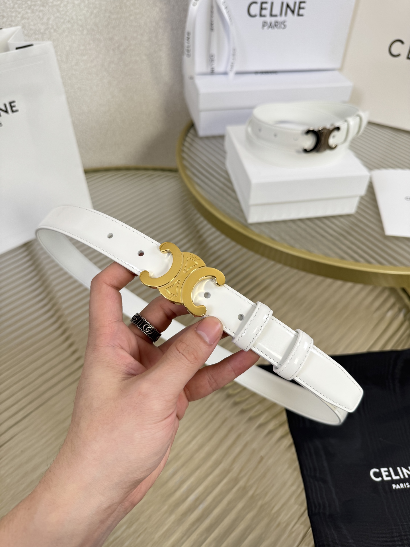 赛琳女装原单新款宽度:2.5cm精品凯旋门铜扣，正品复刻进口精选优质头层小牛皮，全粒面小牛皮，正版烫金l