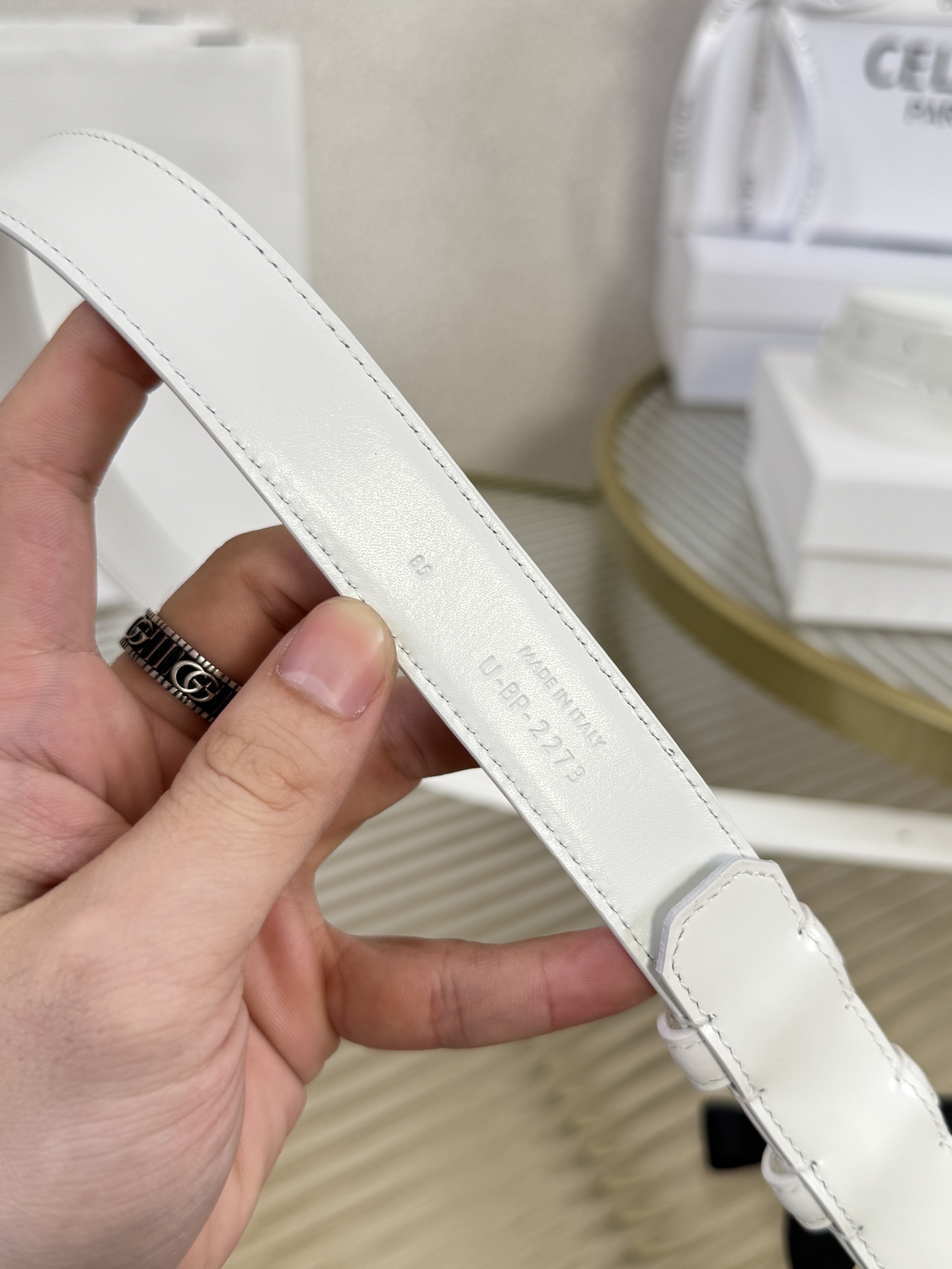 赛琳女装原单新款宽度:2.5cm精品凯旋门铜扣，正品复刻进口精选优质头层小牛皮，全粒面小牛皮，正版烫金l