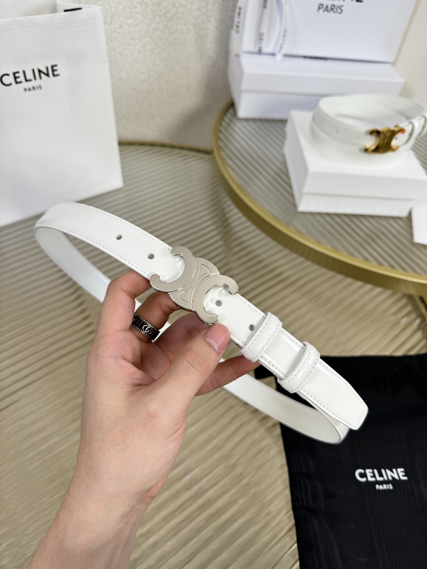 赛琳女装原单新款宽度:2.5cm精品凯旋门铜扣，正品复刻进口精选优质头层小牛皮，全粒面小牛皮，正版烫金l