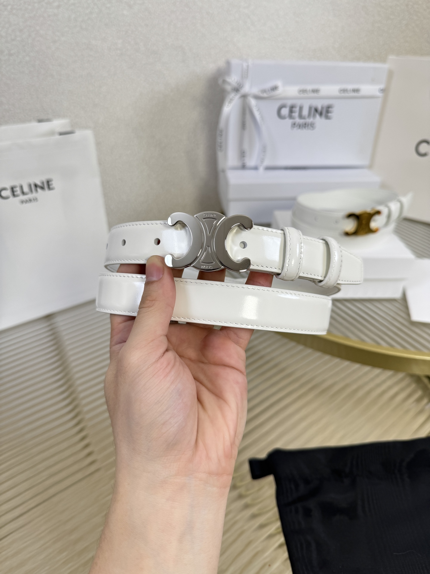 赛琳女装原单新款宽度:2.5cm精品凯旋门铜扣，正品复刻进口精选优质头层小牛皮，全粒面小牛皮，正版烫金l