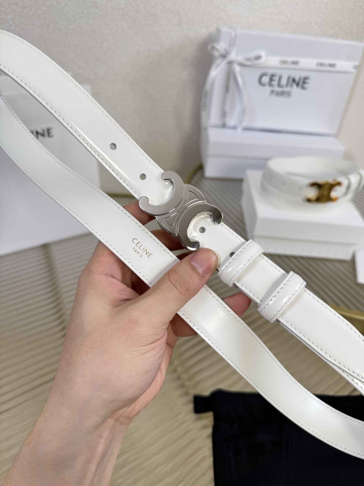 赛琳女装原单新款宽度:2.5cm精品凯旋门铜扣，正品复刻进口精选优质头层小牛皮，全粒面小牛皮，正版烫金l