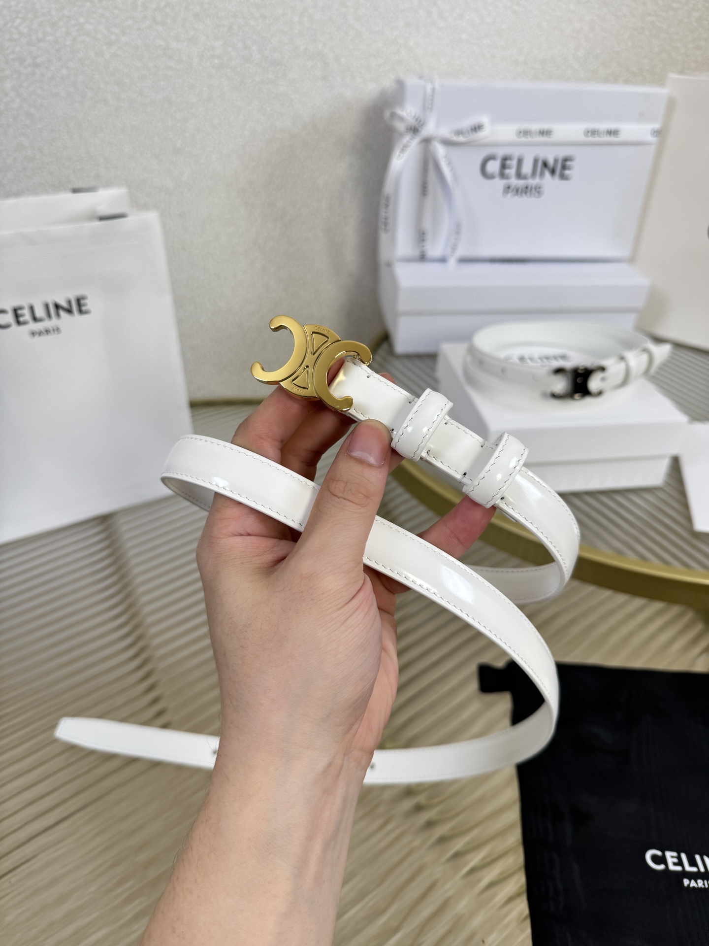 赛琳女装原单新款宽度:1.8cm精品凯旋门铜扣，正品复刻进口精选优质头层小牛皮，全粒面小牛皮，正版烫金l