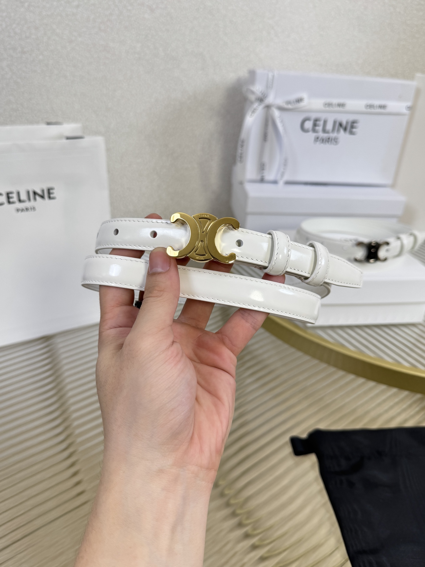 赛琳女装原单新款宽度:1.8cm精品凯旋门铜扣，正品复刻进口精选优质头层小牛皮，全粒面小牛皮，正版烫金l